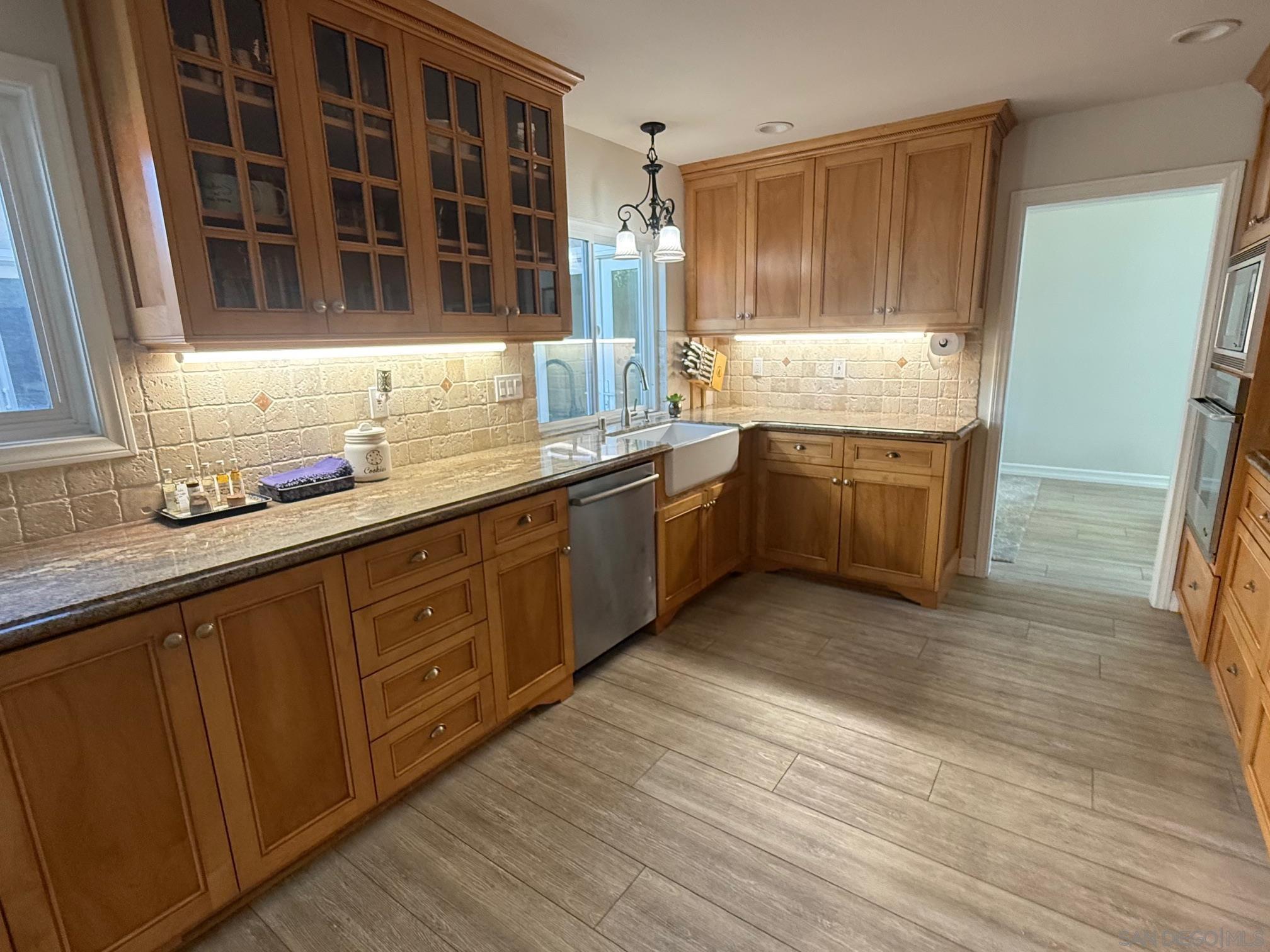 Detail Gallery Image 5 of 40 For 9569  via Pereza, San Diego,  AZ 92129 - 4 Beds | 3/1 Baths