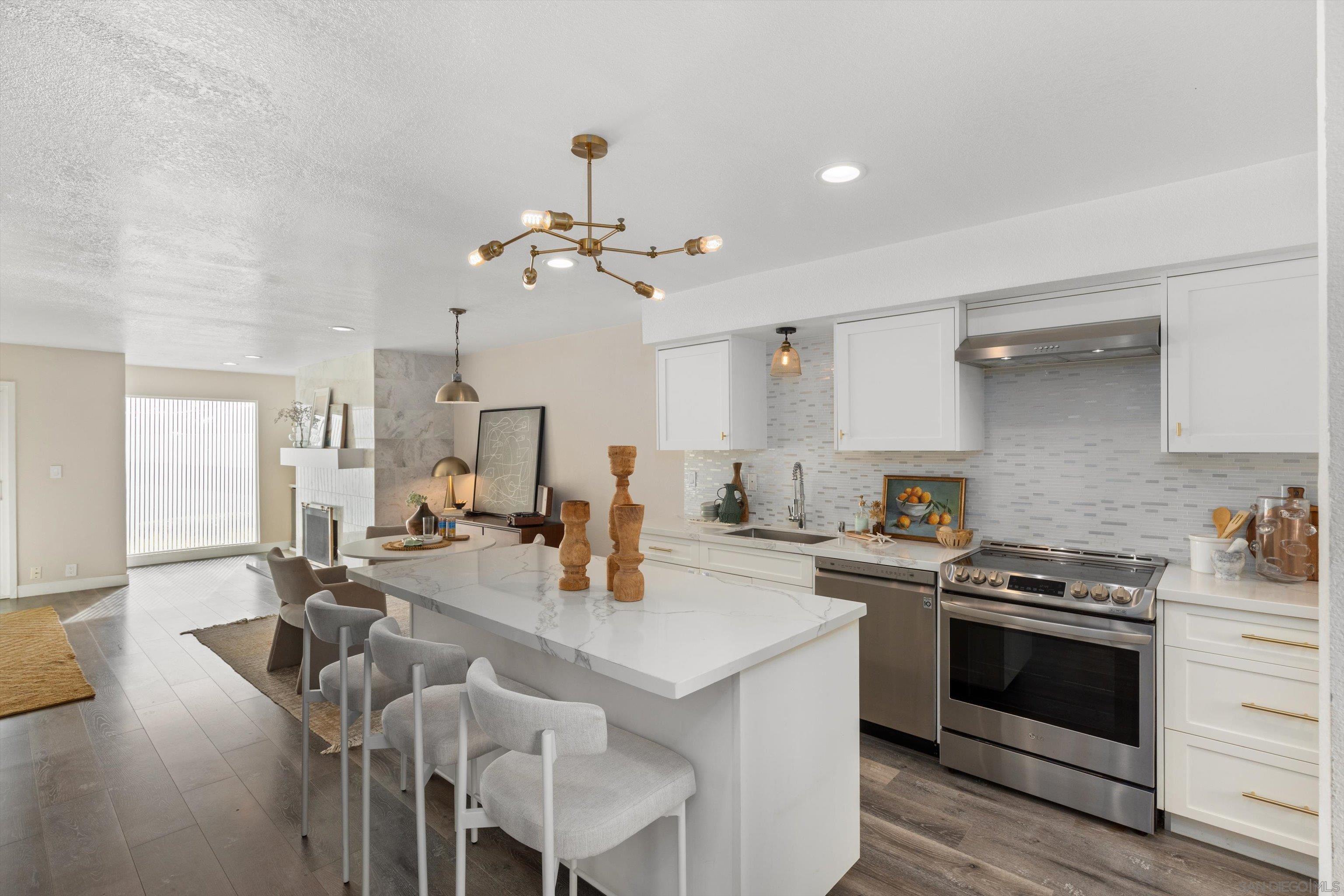 Front Image Thumbnail for SD250044702