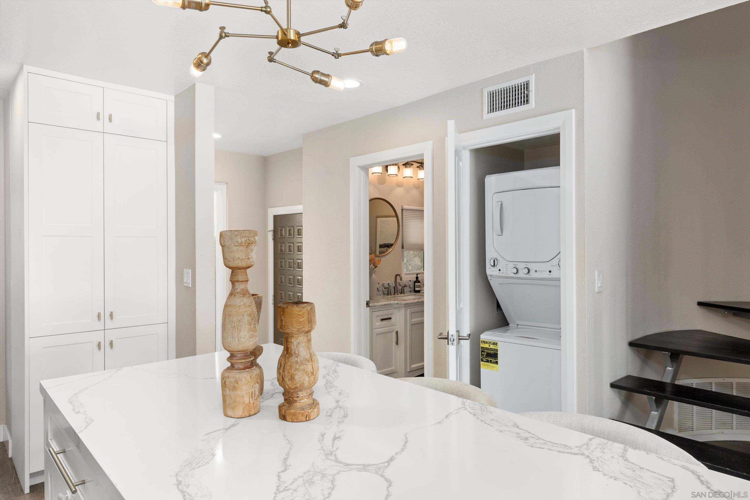 Detail Gallery Image 8 of 44 For 1913  Alga Rd  a,  Carlsbad,  CA 92009 - 2 Beds | 2/1 Baths