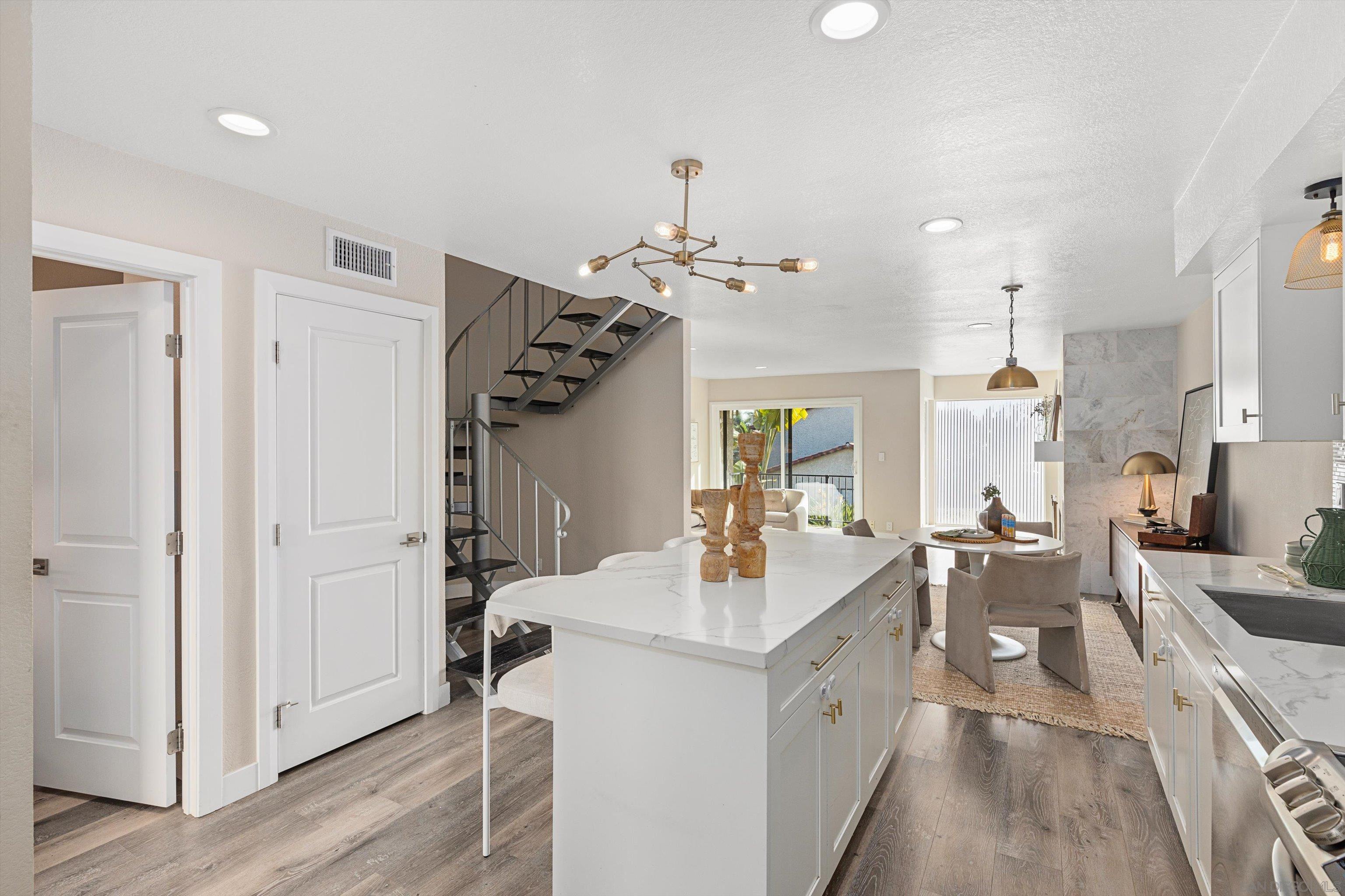 Detail Gallery Image 10 of 44 For 1913  Alga Rd  a,  Carlsbad,  CA 92009 - 2 Beds | 2/1 Baths