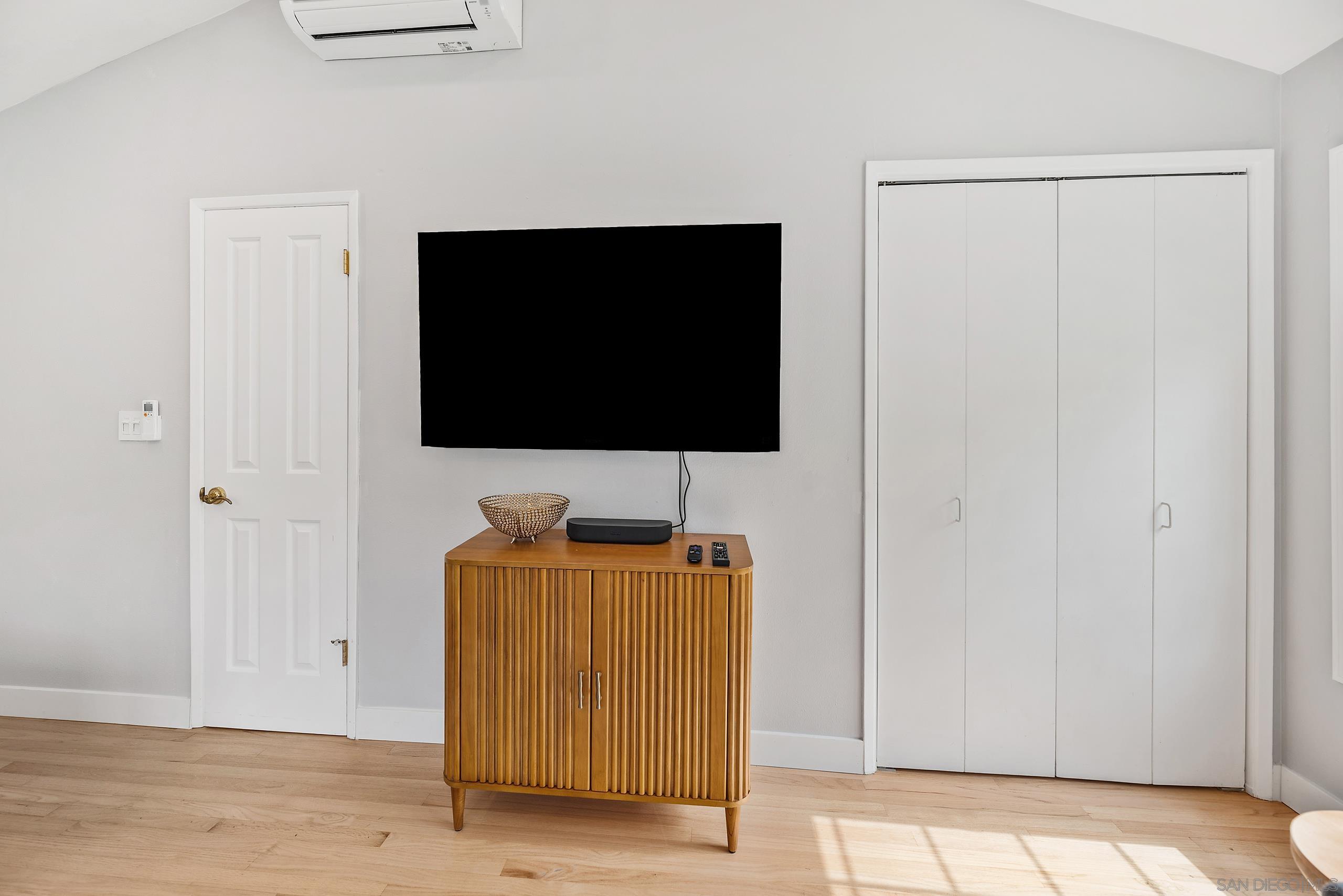 Detail Gallery Image 11 of 50 For 5830  Desert View Dr, La Jolla,  CA 92037 - 3 Beds | 2 Baths