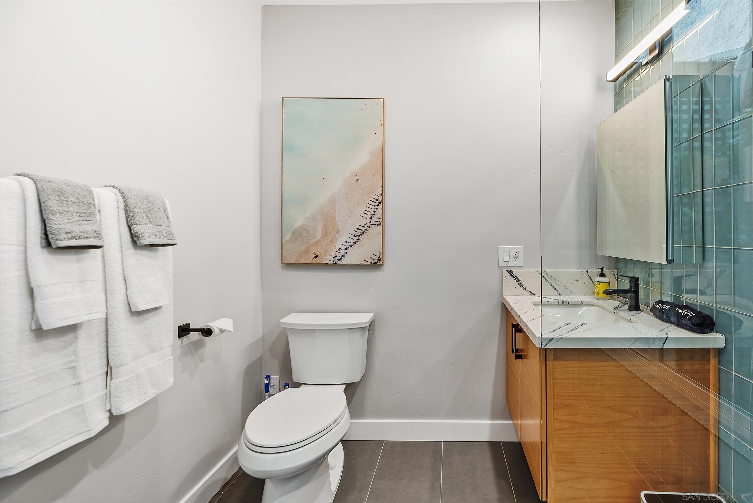 Detail Gallery Image 14 of 50 For 5830  Desert View Dr, La Jolla,  CA 92037 - 3 Beds | 2 Baths