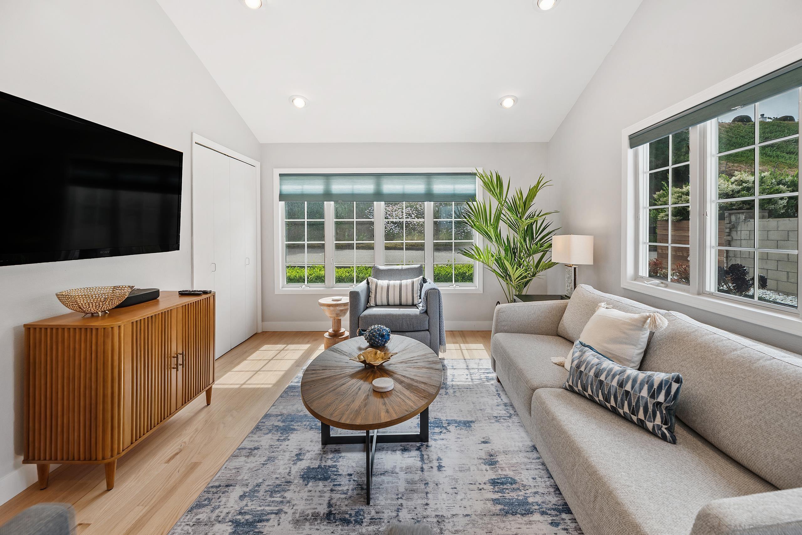 Detail Gallery Image 10 of 50 For 5830  Desert View Dr, La Jolla,  CA 92037 - 3 Beds | 2 Baths