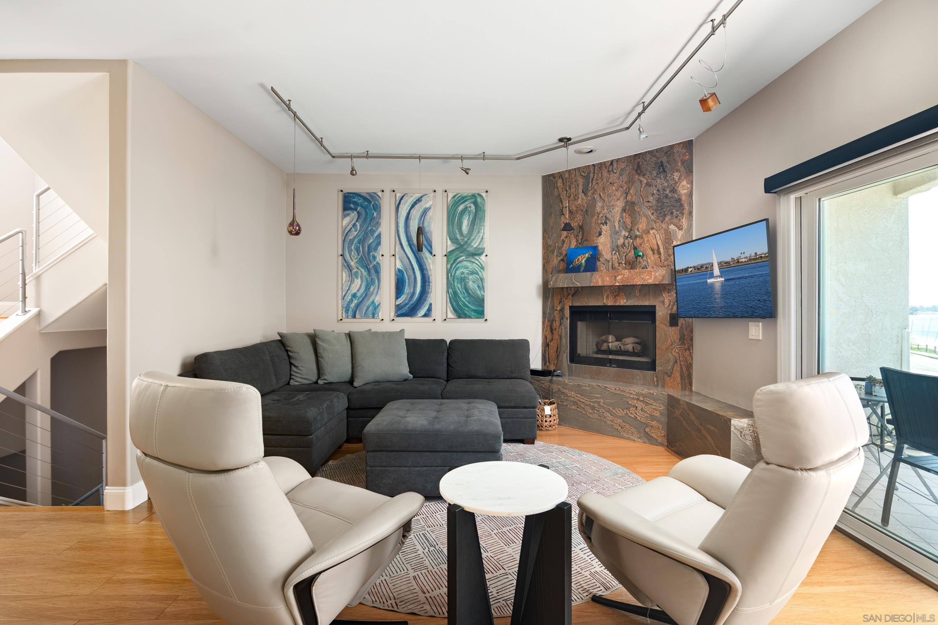 Detail Gallery Image 11 of 32 For 3701  Riviera Dr  11, San Diego,  CA 92109 - 3 Beds | 3 Baths