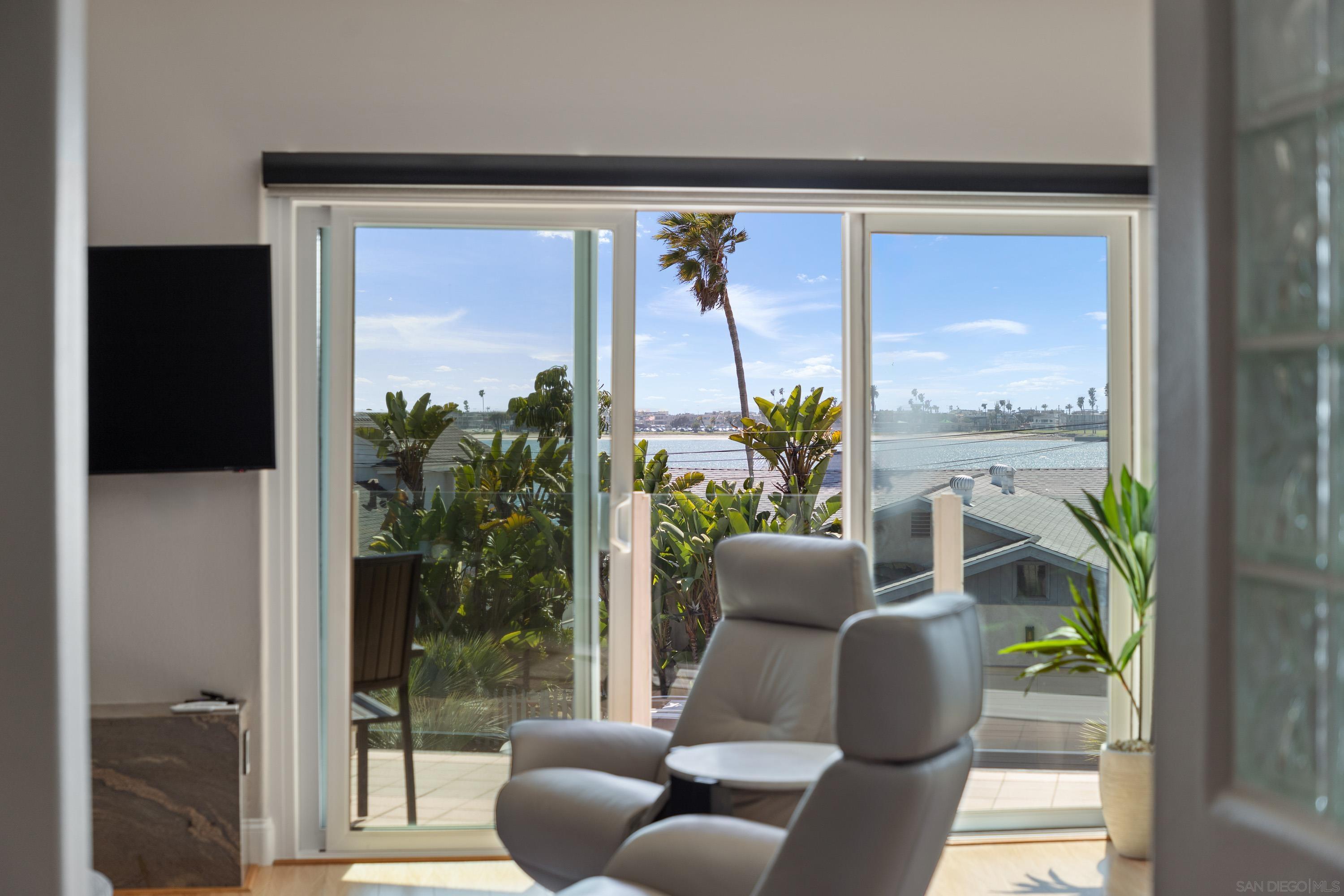 Detail Gallery Image 12 of 32 For 3701  Riviera Dr  11, San Diego,  CA 92109 - 3 Beds | 3 Baths