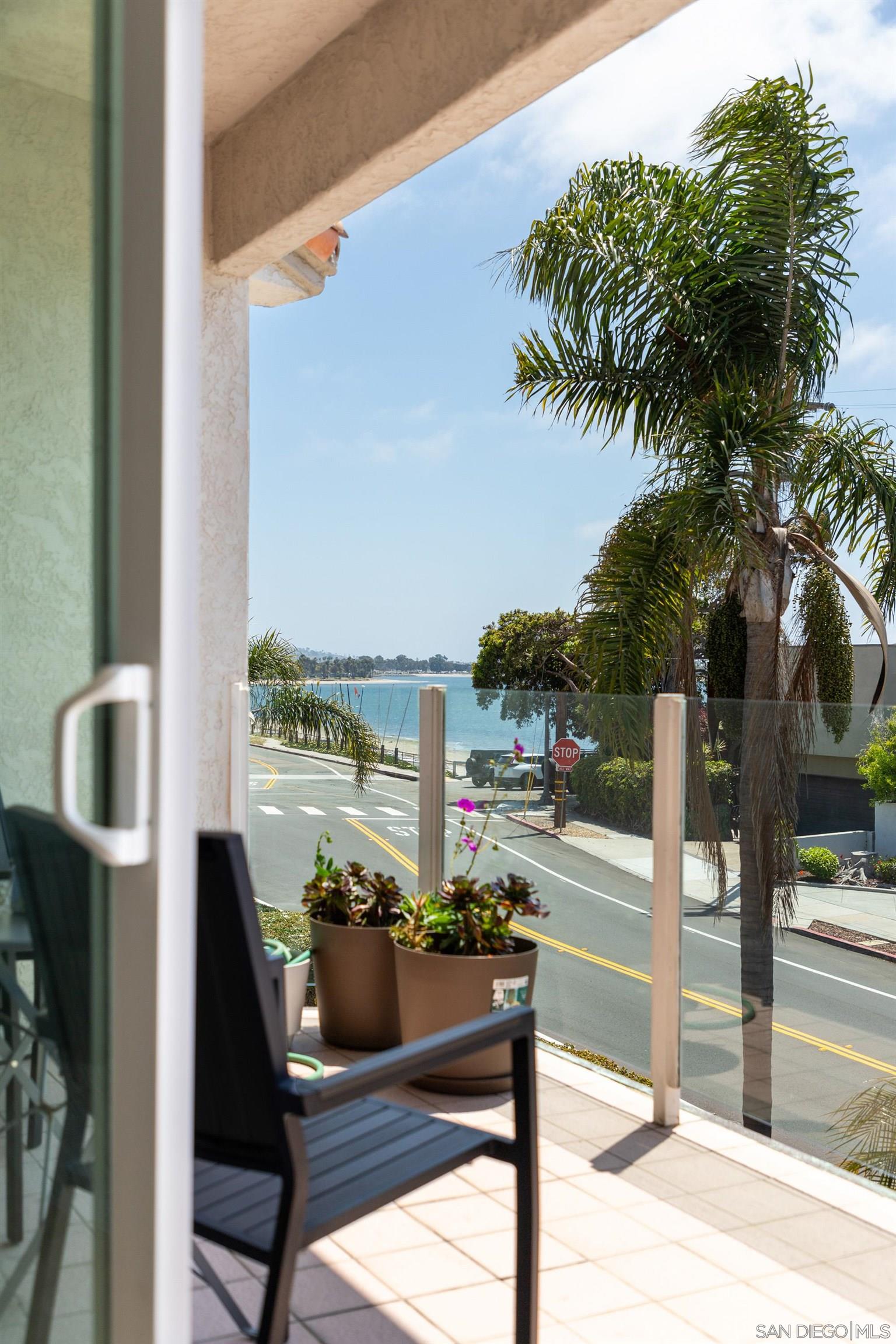 Detail Gallery Image 16 of 32 For 3701  Riviera Dr  11, San Diego,  CA 92109 - 3 Beds | 3 Baths