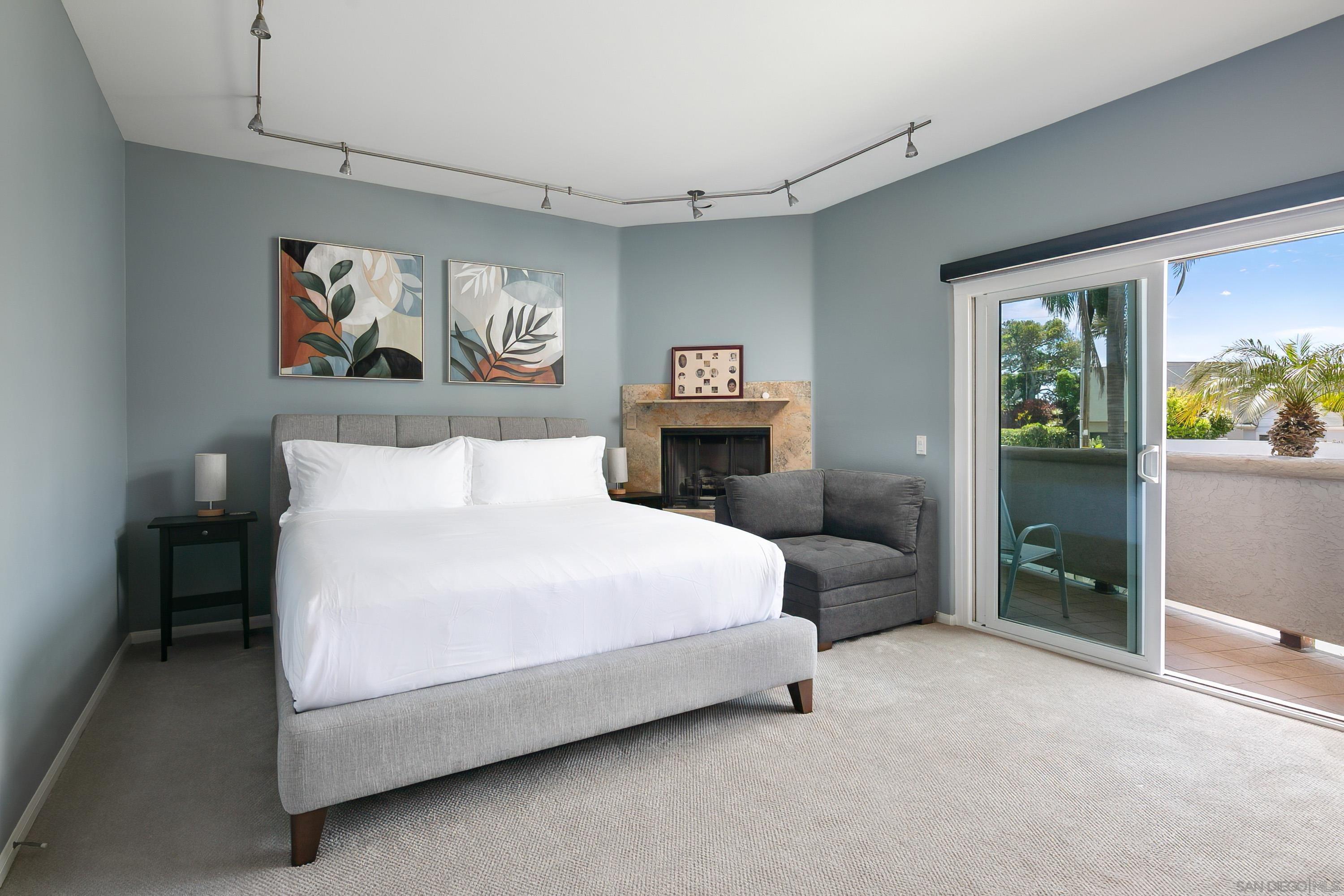 Detail Gallery Image 17 of 32 For 3701  Riviera Dr  11, San Diego,  CA 92109 - 3 Beds | 3 Baths