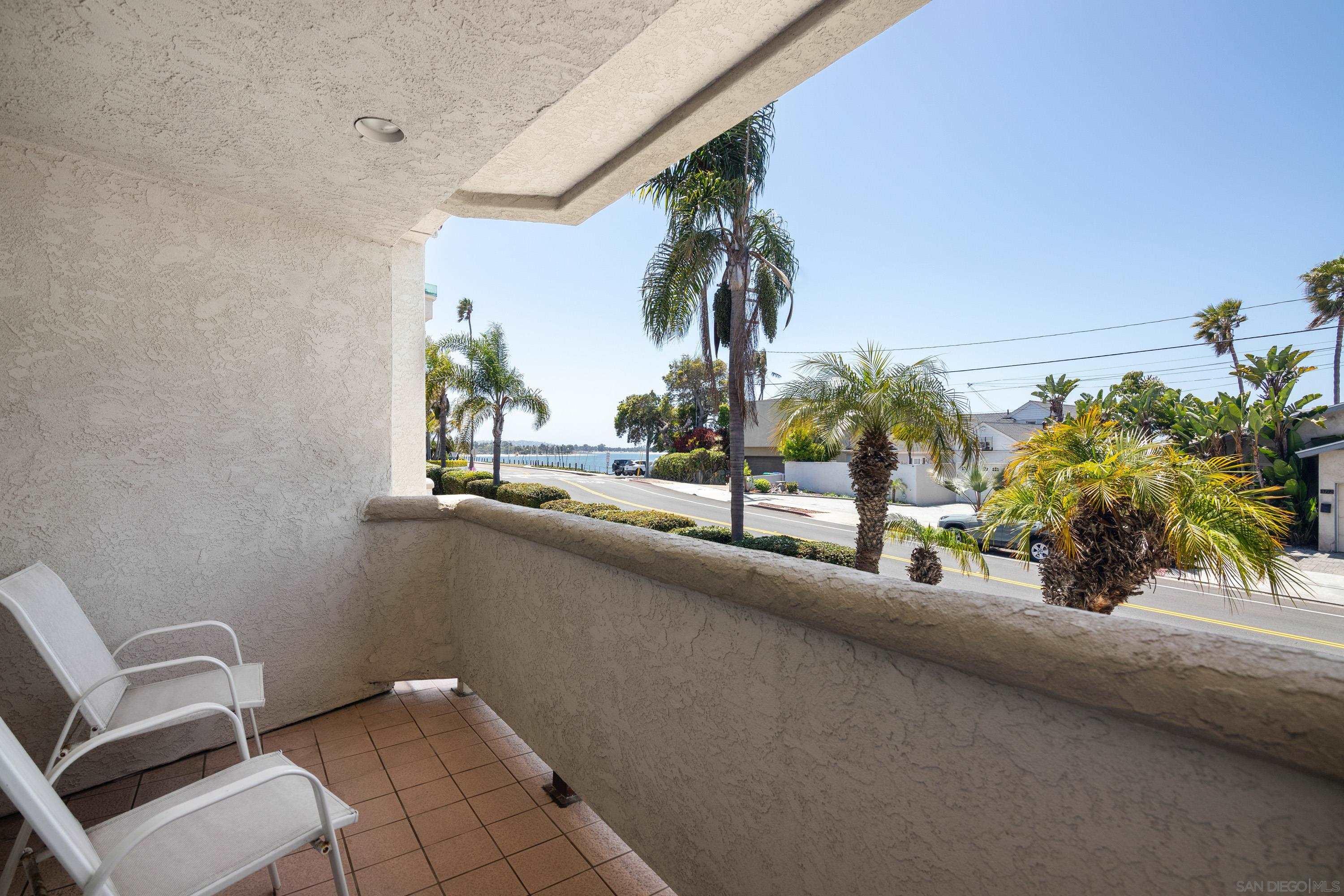 Detail Gallery Image 19 of 32 For 3701  Riviera Dr  11, San Diego,  CA 92109 - 3 Beds | 3 Baths