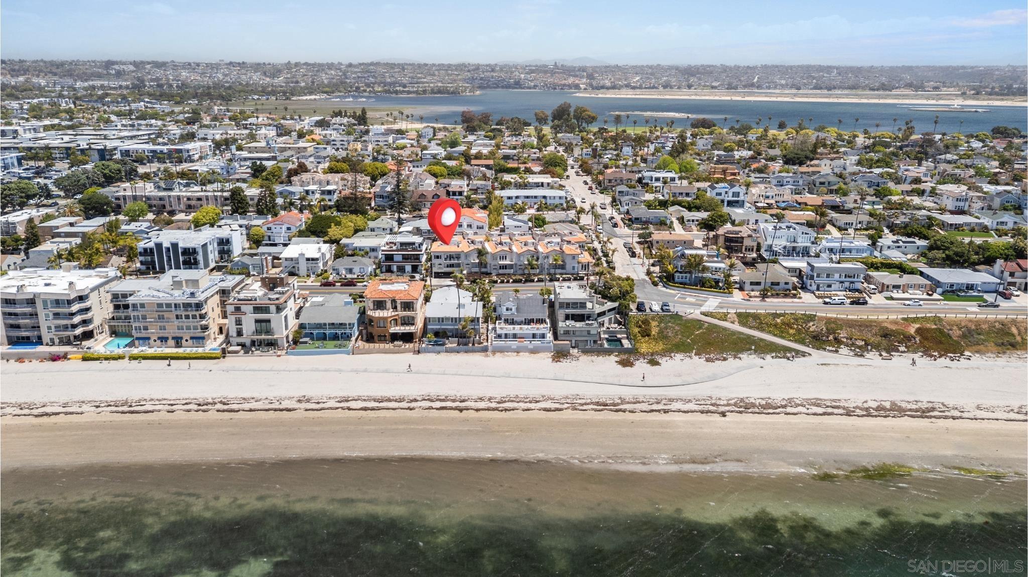 Detail Gallery Image 5 of 32 For 3701  Riviera Dr  11, San Diego,  CA 92109 - 3 Beds | 3 Baths