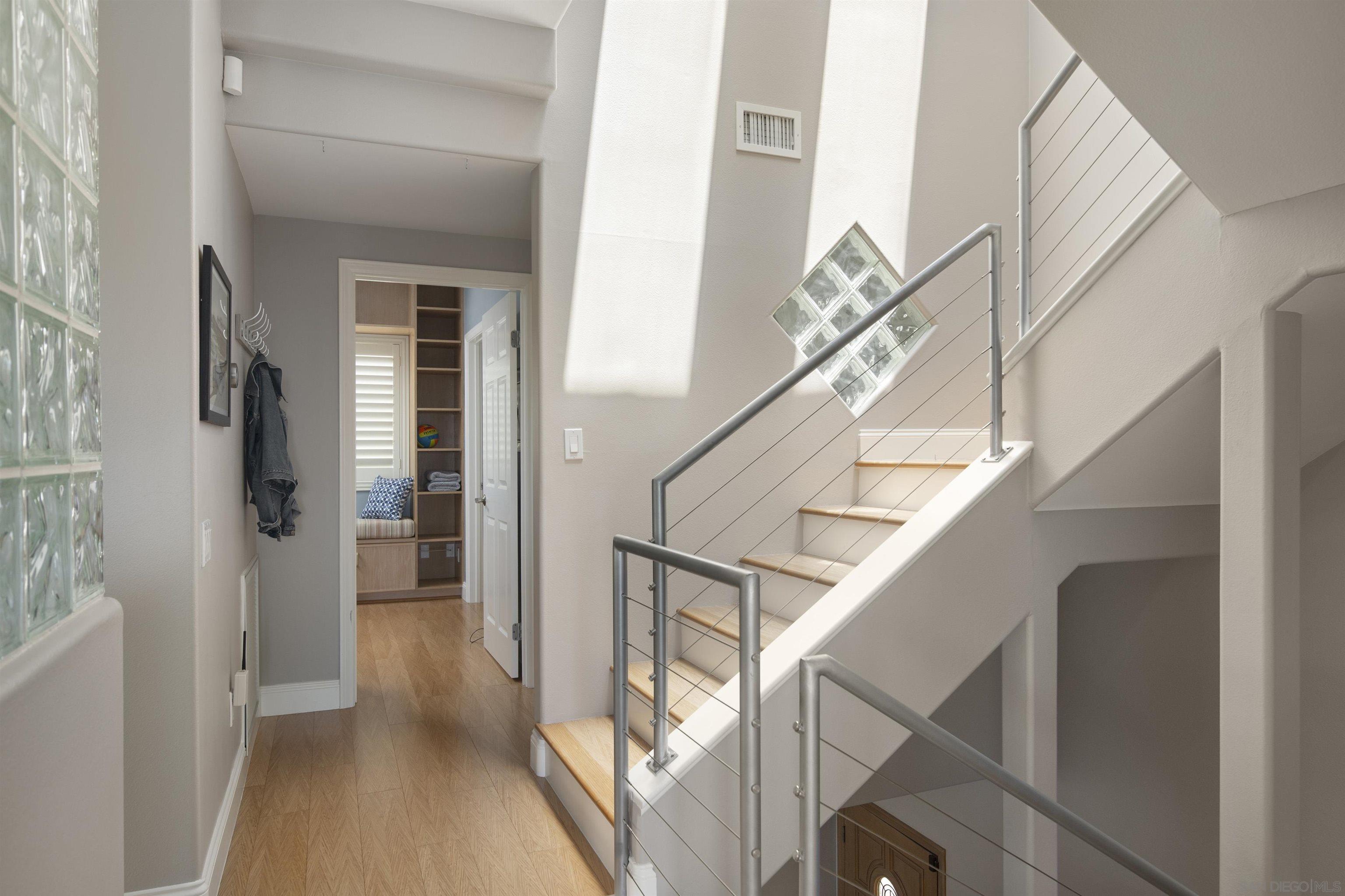 Detail Gallery Image 7 of 32 For 3701  Riviera Dr  11, San Diego,  CA 92109 - 3 Beds | 3 Baths