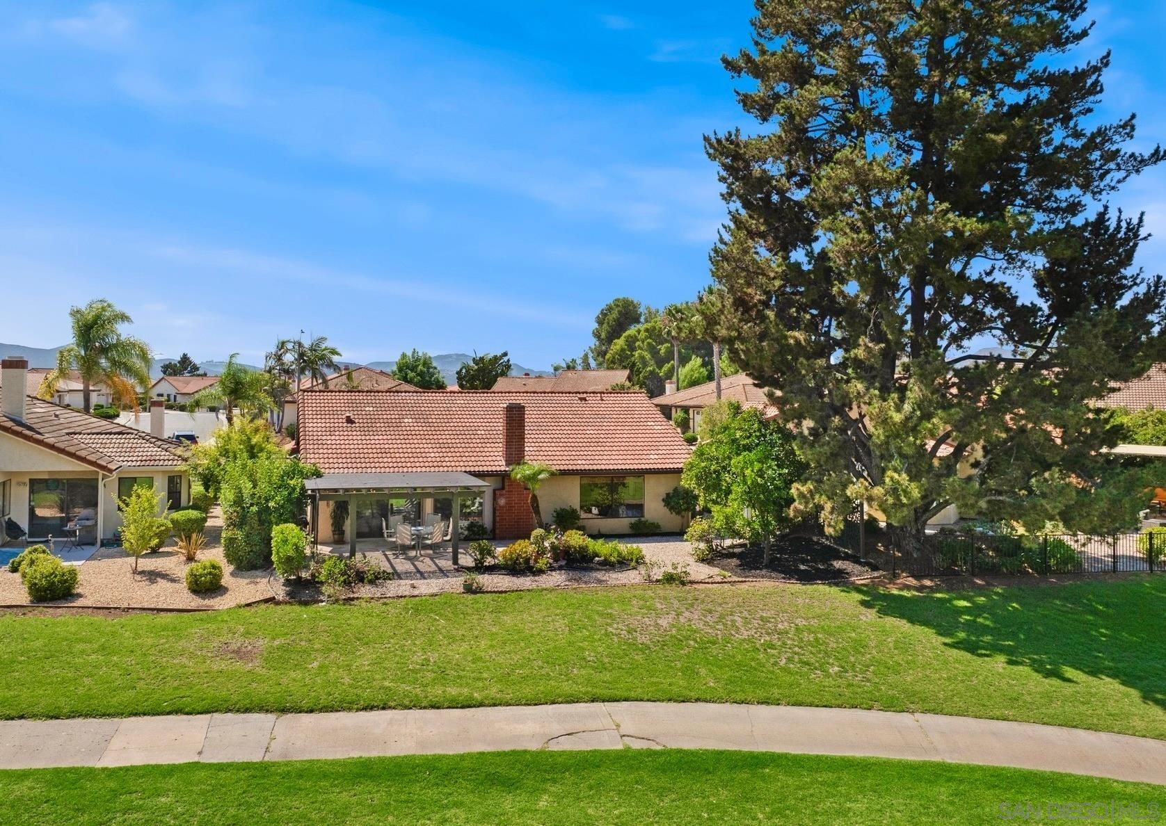 Detail Gallery Image 2 of 18 For 12977  Camino Emparrado, San Diego,  CA 92128 - 2 Beds | 2 Baths