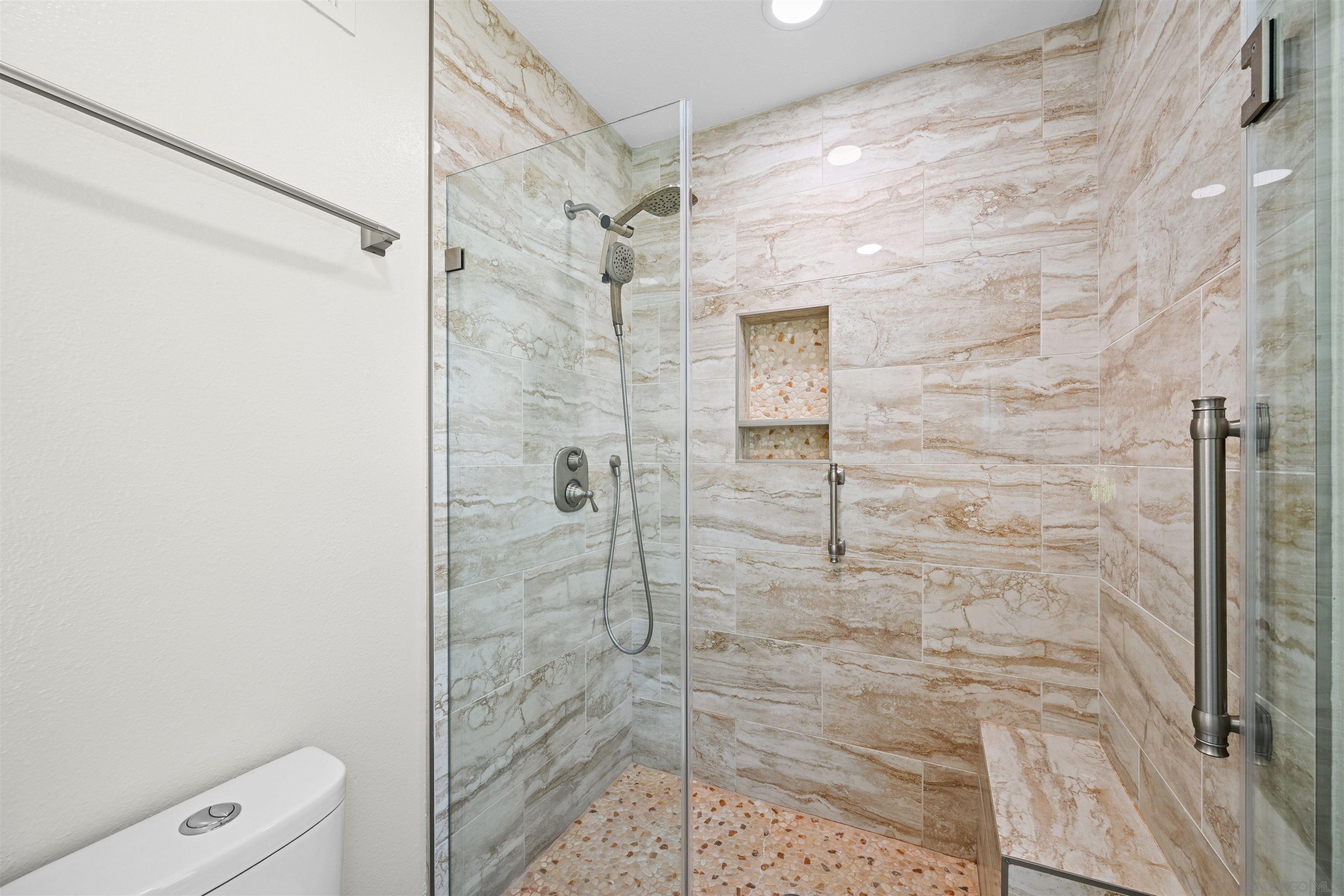 Detail Gallery Image 11 of 18 For 12977  Camino Emparrado, San Diego,  CA 92128 - 2 Beds | 2 Baths