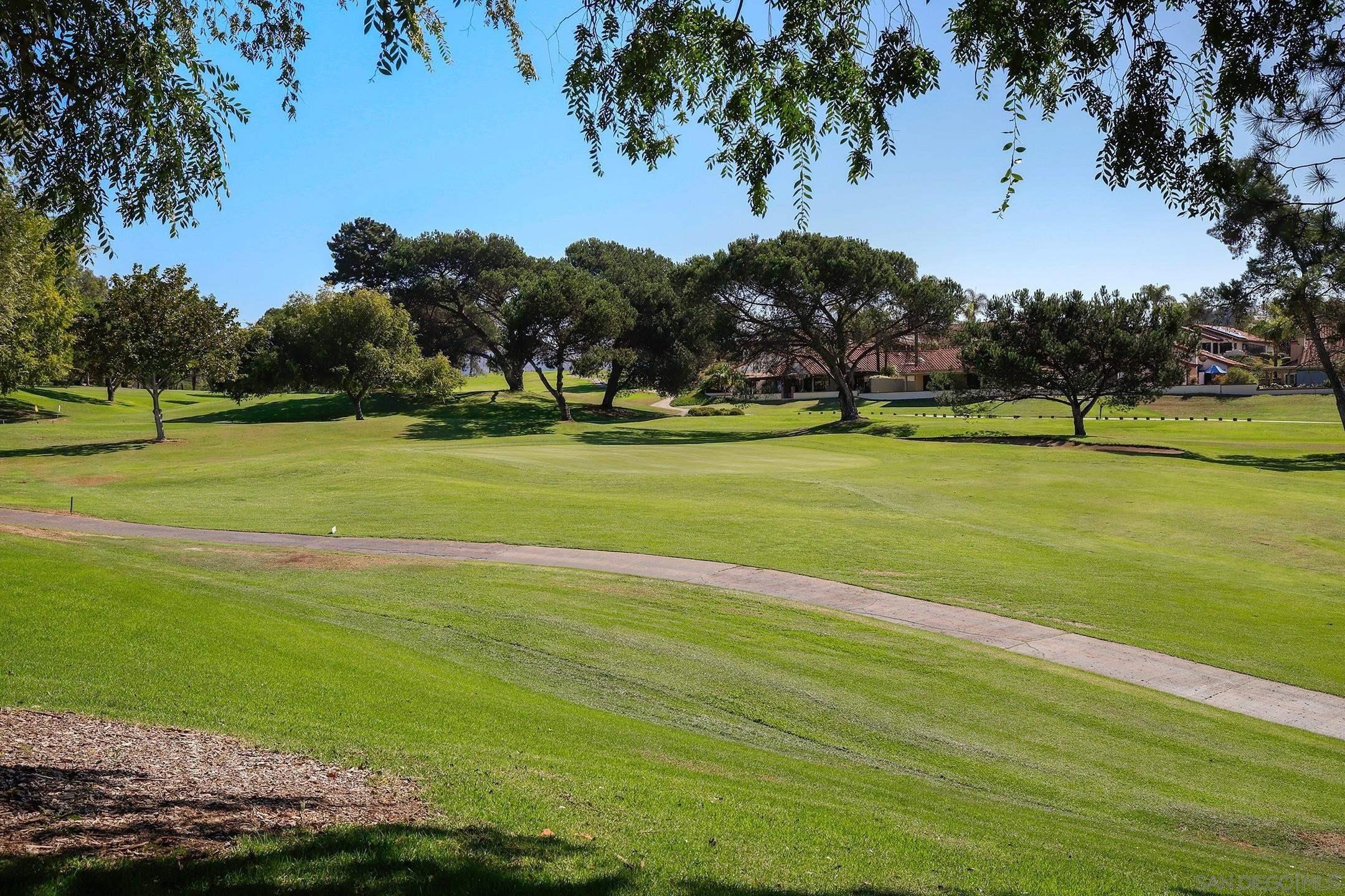 Detail Gallery Image 4 of 18 For 12977  Camino Emparrado, San Diego,  CA 92128 - 2 Beds | 2 Baths