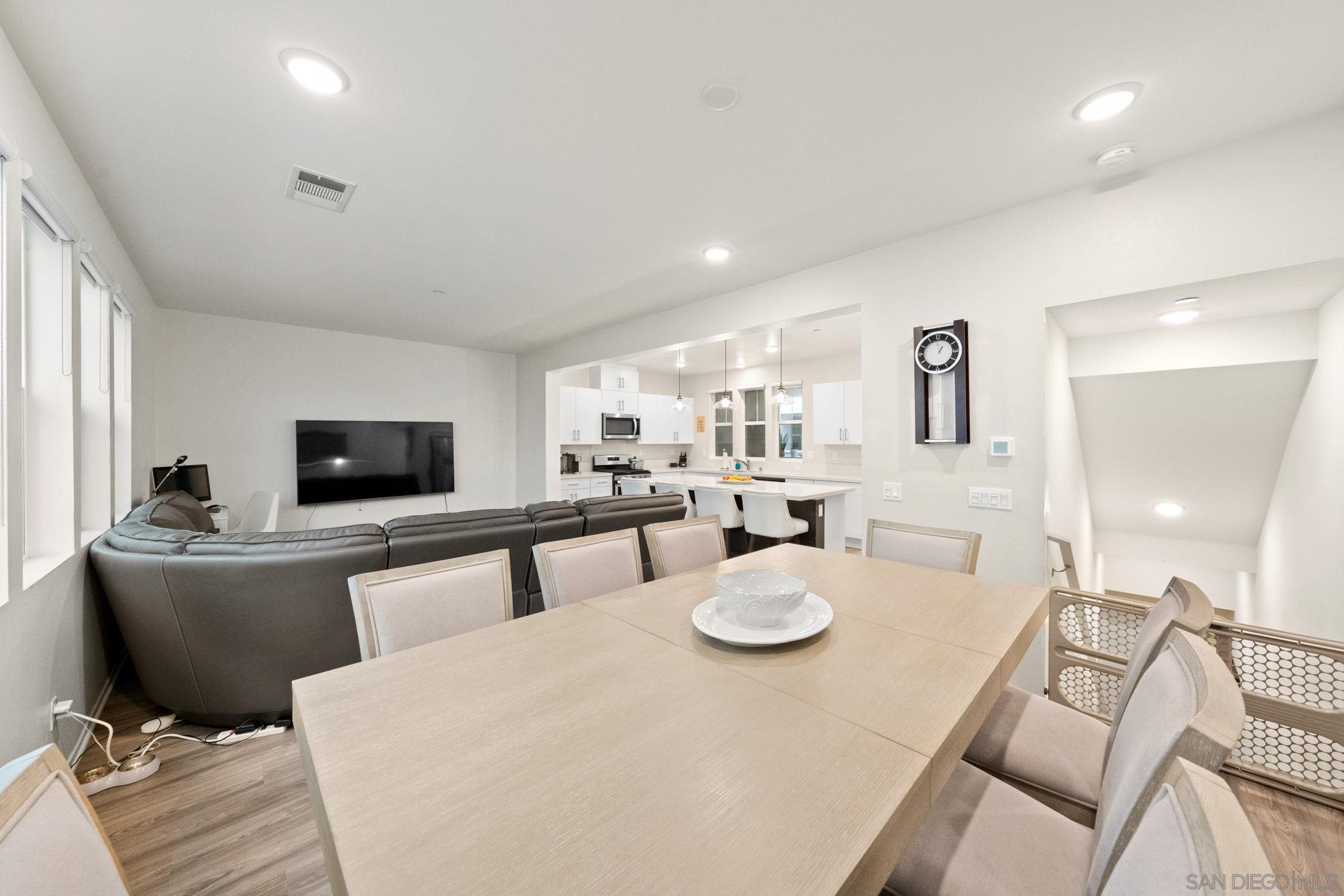 Front Image Thumbnail for SD250044719