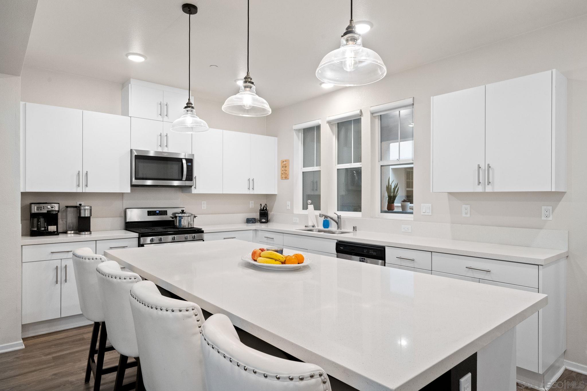 Detail Gallery Image 11 of 44 For 5360  Calle Rockfish  #32,  San Diego,  CA 92154 - 3 Beds | 2/1 Baths