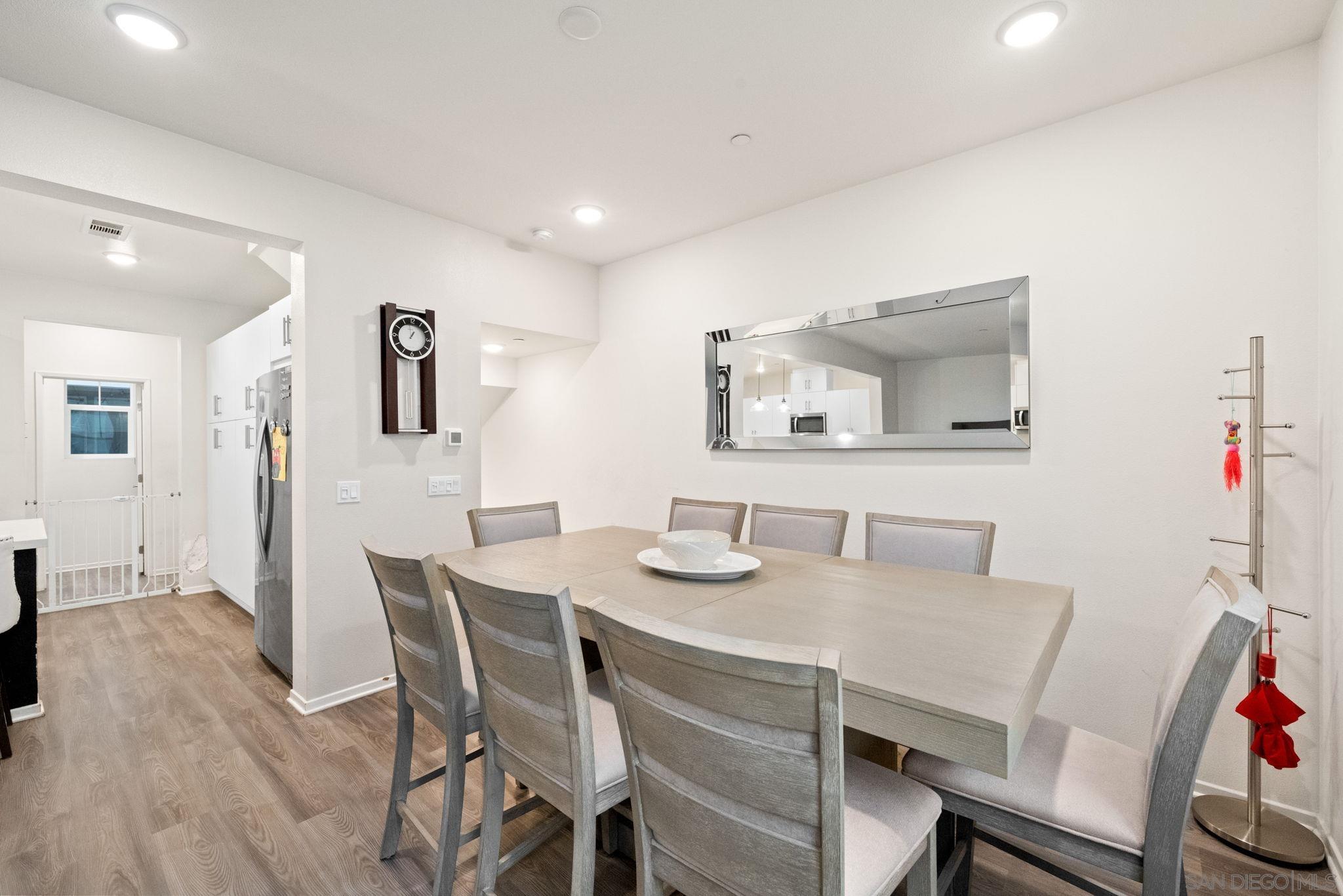 Detail Gallery Image 12 of 44 For 5360  Calle Rockfish  #32,  San Diego,  CA 92154 - 3 Beds | 2/1 Baths