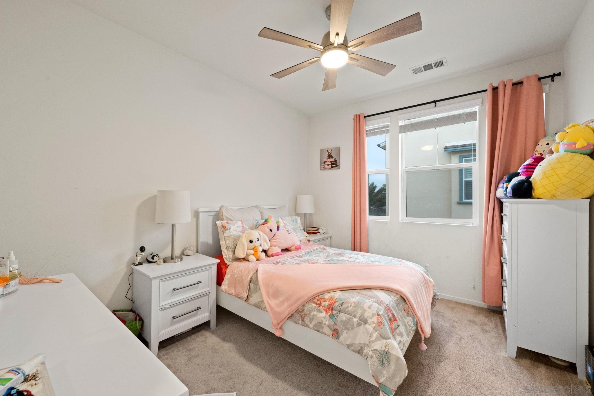 Detail Gallery Image 14 of 44 For 5360  Calle Rockfish  #32,  San Diego,  CA 92154 - 3 Beds | 2/1 Baths