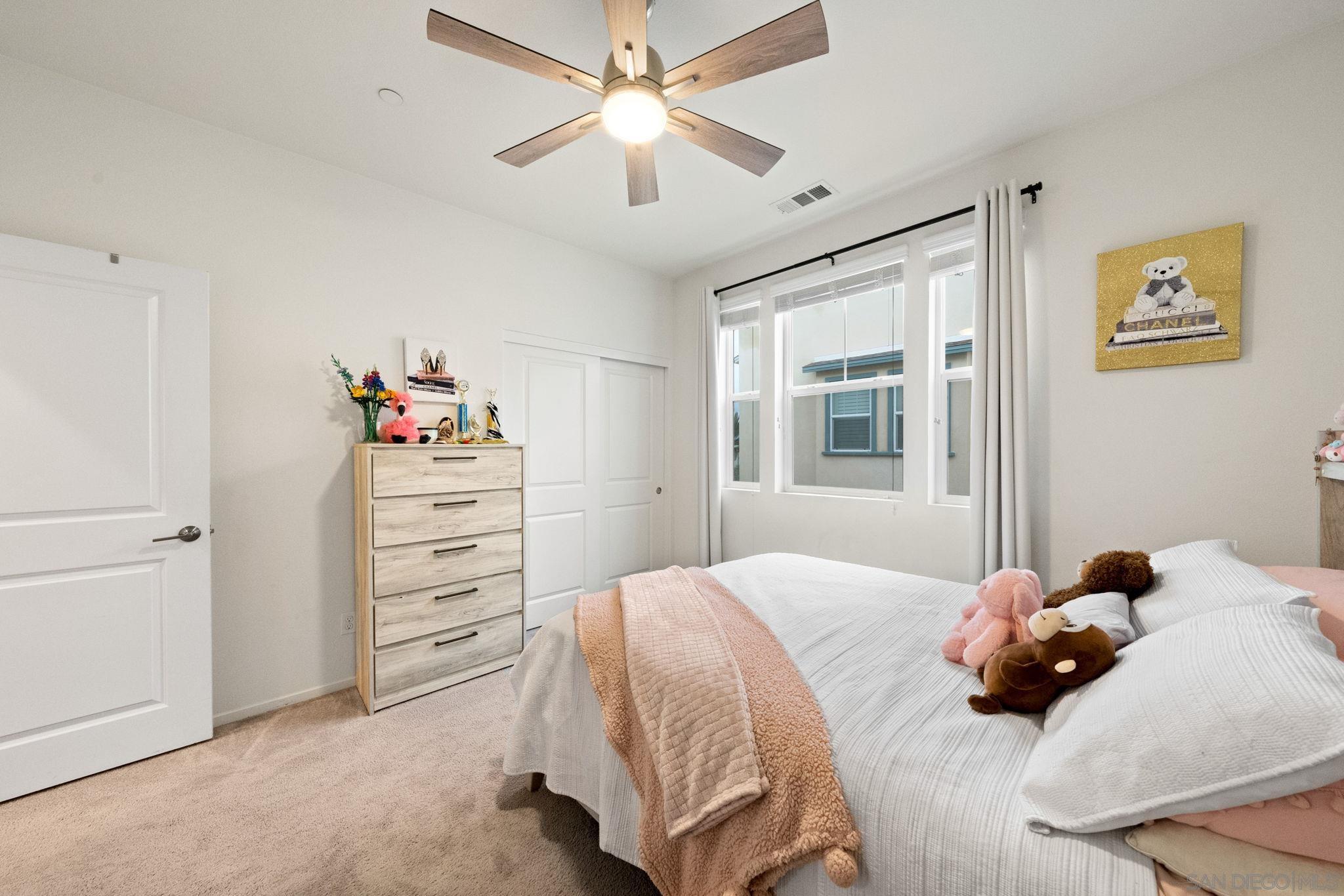 Detail Gallery Image 18 of 44 For 5360  Calle Rockfish  #32,  San Diego,  CA 92154 - 3 Beds | 2/1 Baths