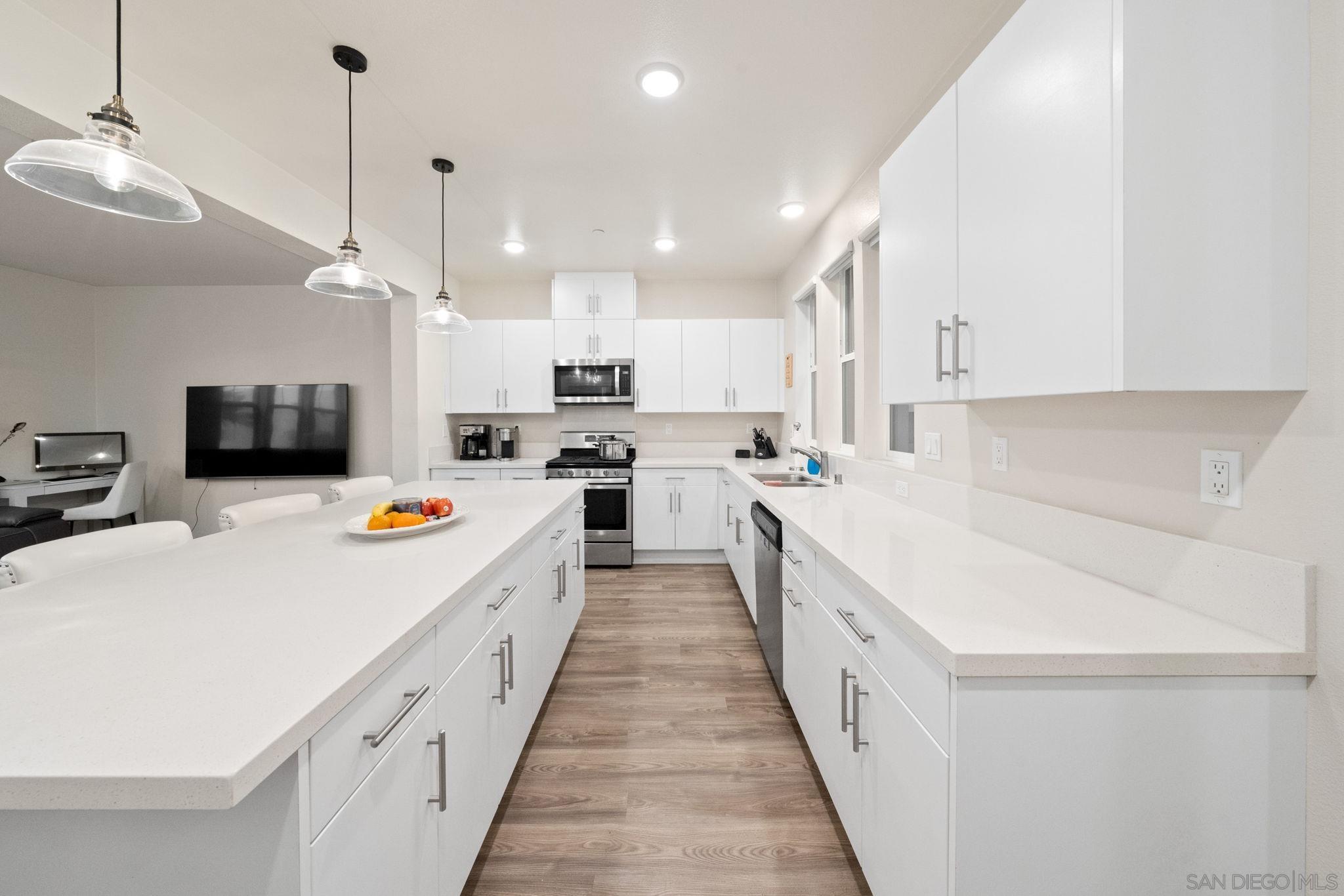 Detail Gallery Image 3 of 44 For 5360  Calle Rockfish  #32,  San Diego,  CA 92154 - 3 Beds | 2/1 Baths