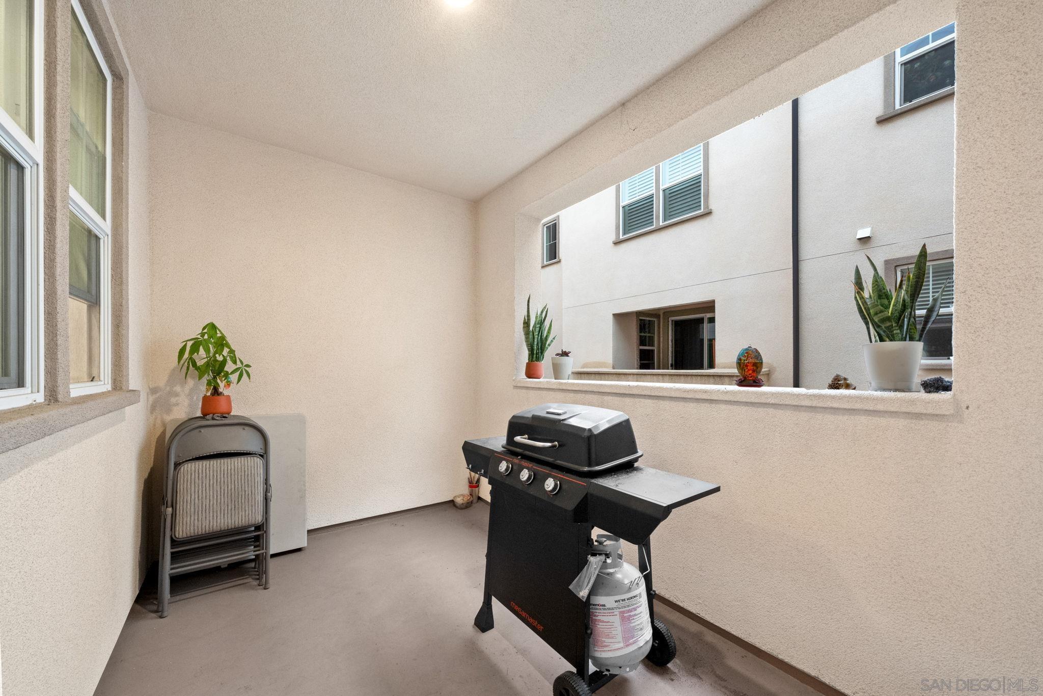 Detail Gallery Image 25 of 44 For 5360  Calle Rockfish  #32,  San Diego,  CA 92154 - 3 Beds | 2/1 Baths