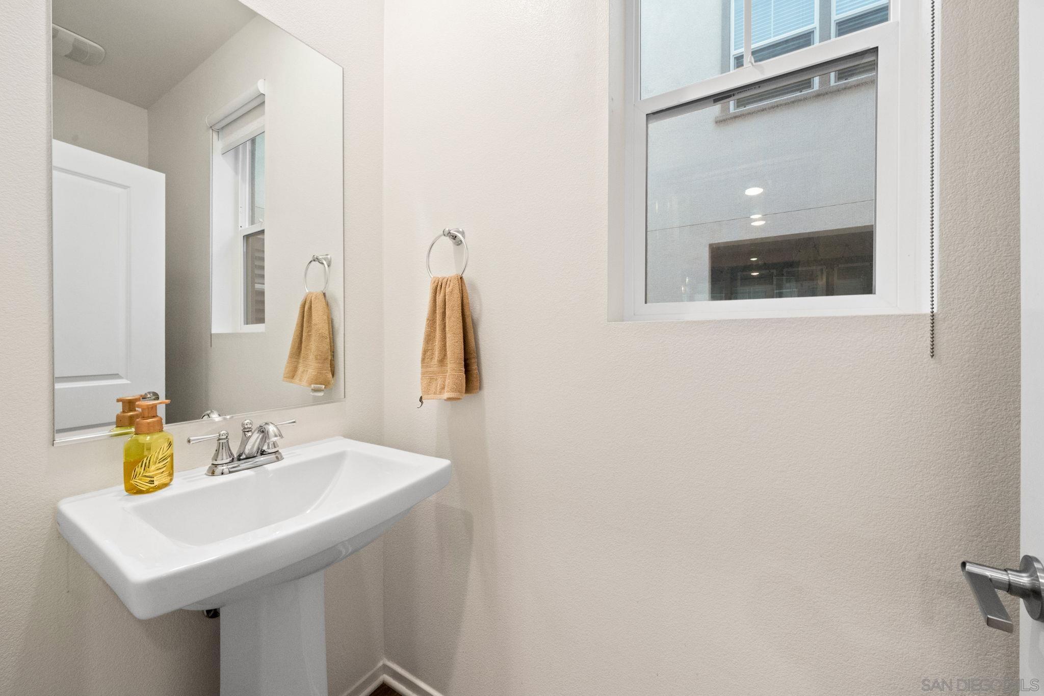 Detail Gallery Image 26 of 44 For 5360  Calle Rockfish  #32,  San Diego,  CA 92154 - 3 Beds | 2/1 Baths