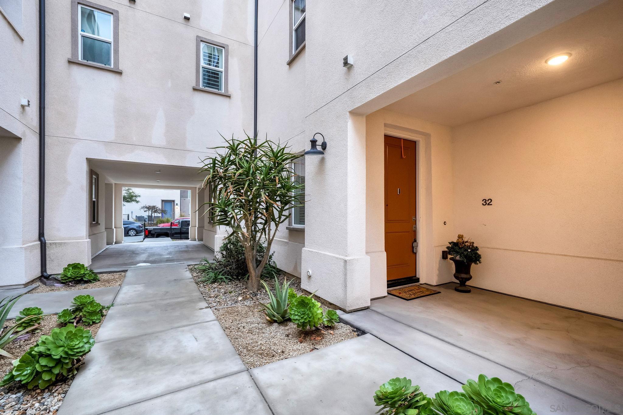 Detail Gallery Image 27 of 44 For 5360  Calle Rockfish  #32,  San Diego,  CA 92154 - 3 Beds | 2/1 Baths