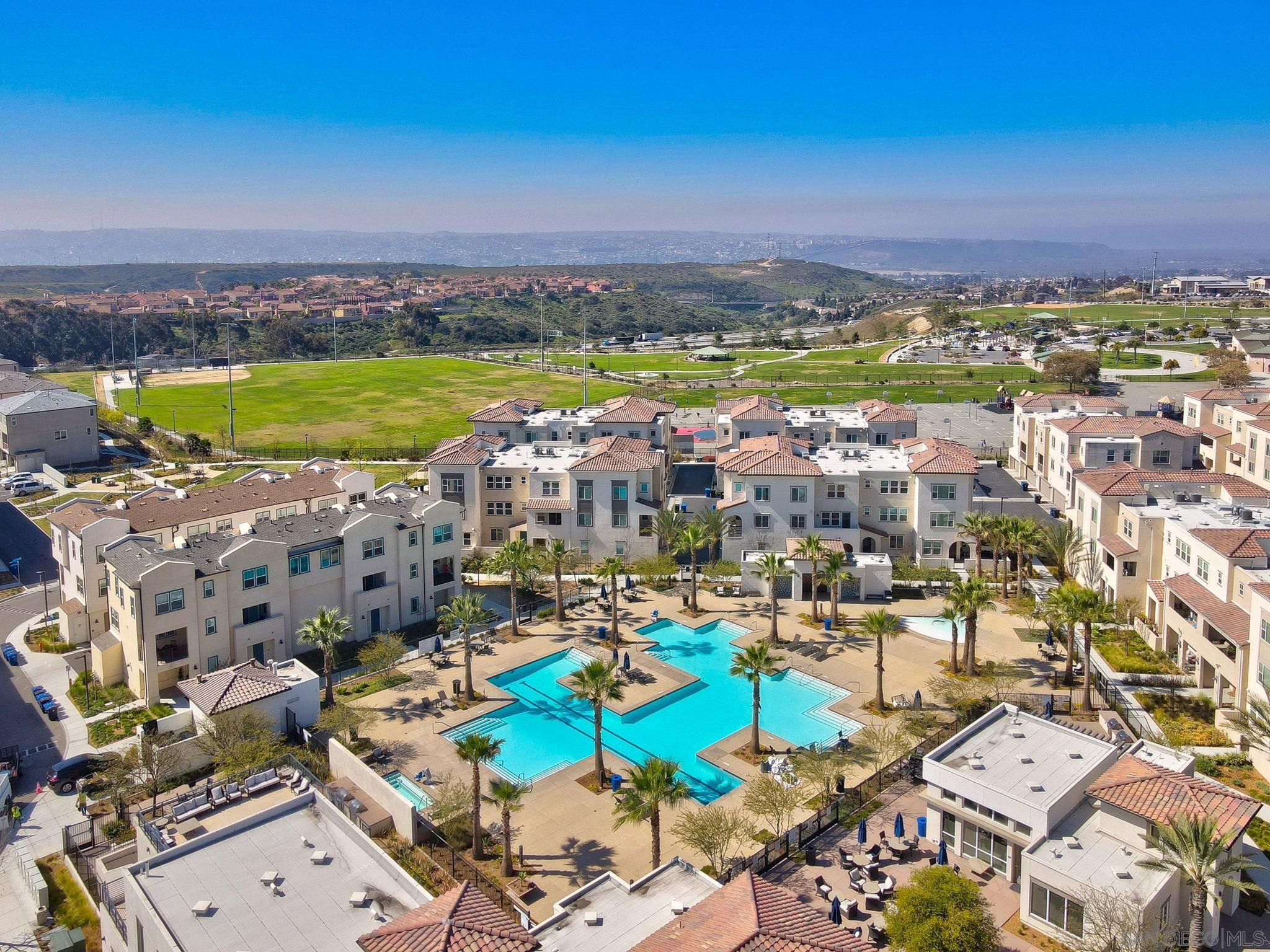 Detail Gallery Image 31 of 44 For 5360  Calle Rockfish  #32,  San Diego,  CA 92154 - 3 Beds | 2/1 Baths