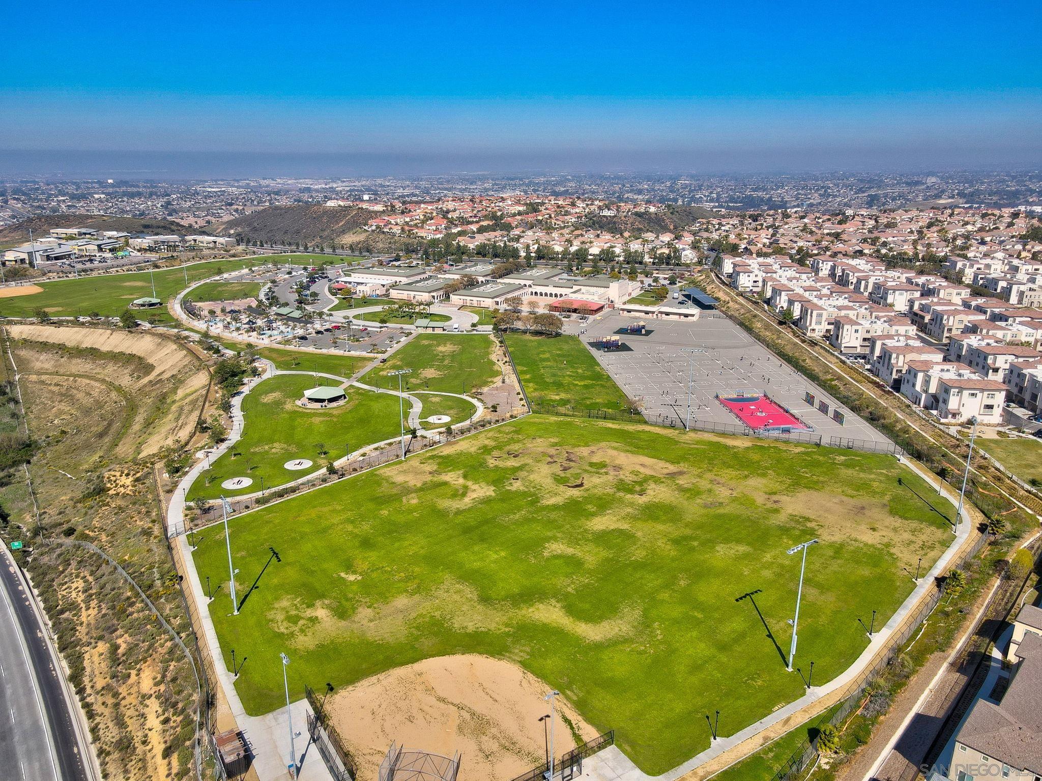 Detail Gallery Image 33 of 44 For 5360  Calle Rockfish  #32,  San Diego,  CA 92154 - 3 Beds | 2/1 Baths