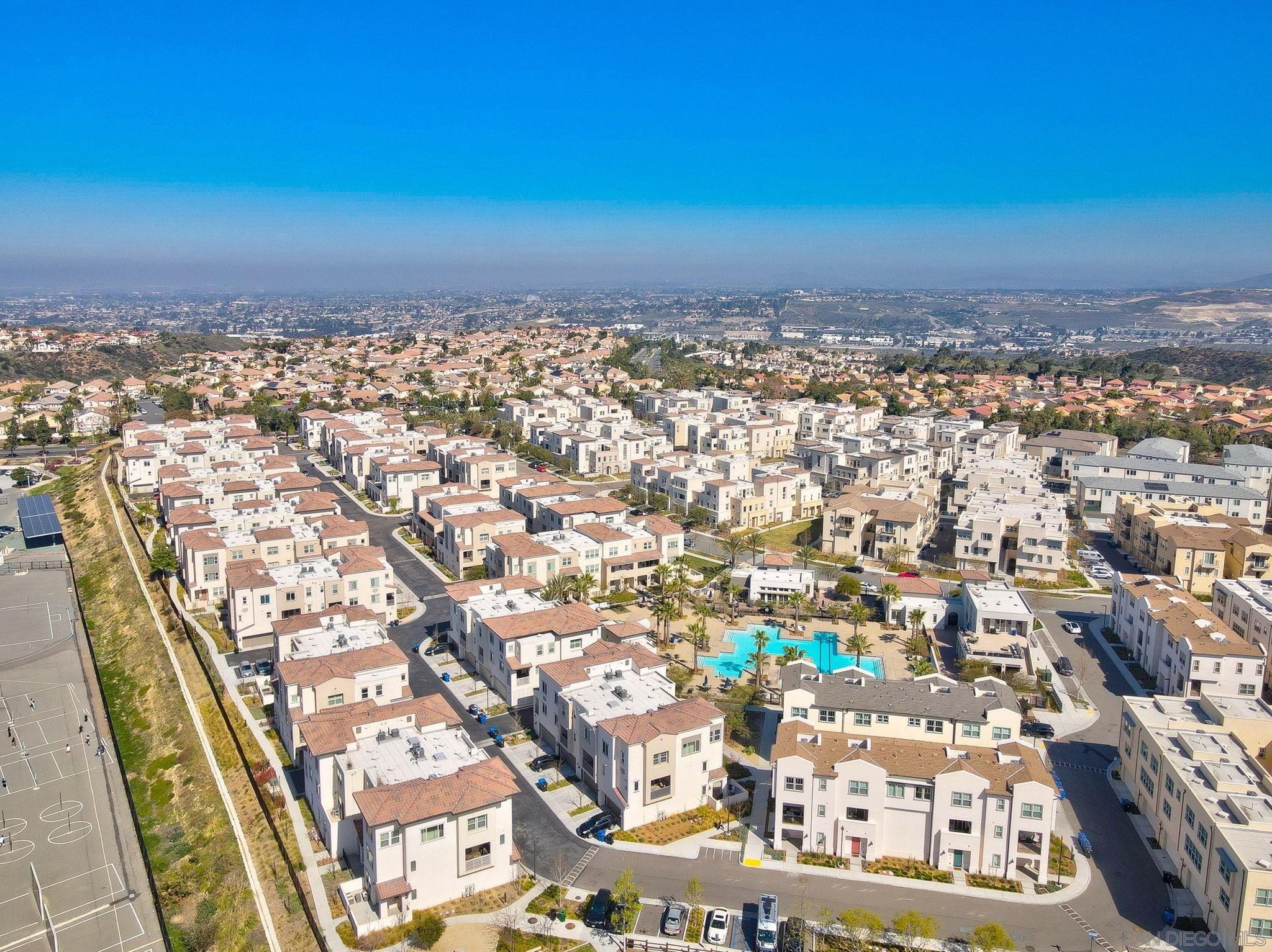 Detail Gallery Image 34 of 44 For 5360  Calle Rockfish  #32,  San Diego,  CA 92154 - 3 Beds | 2/1 Baths