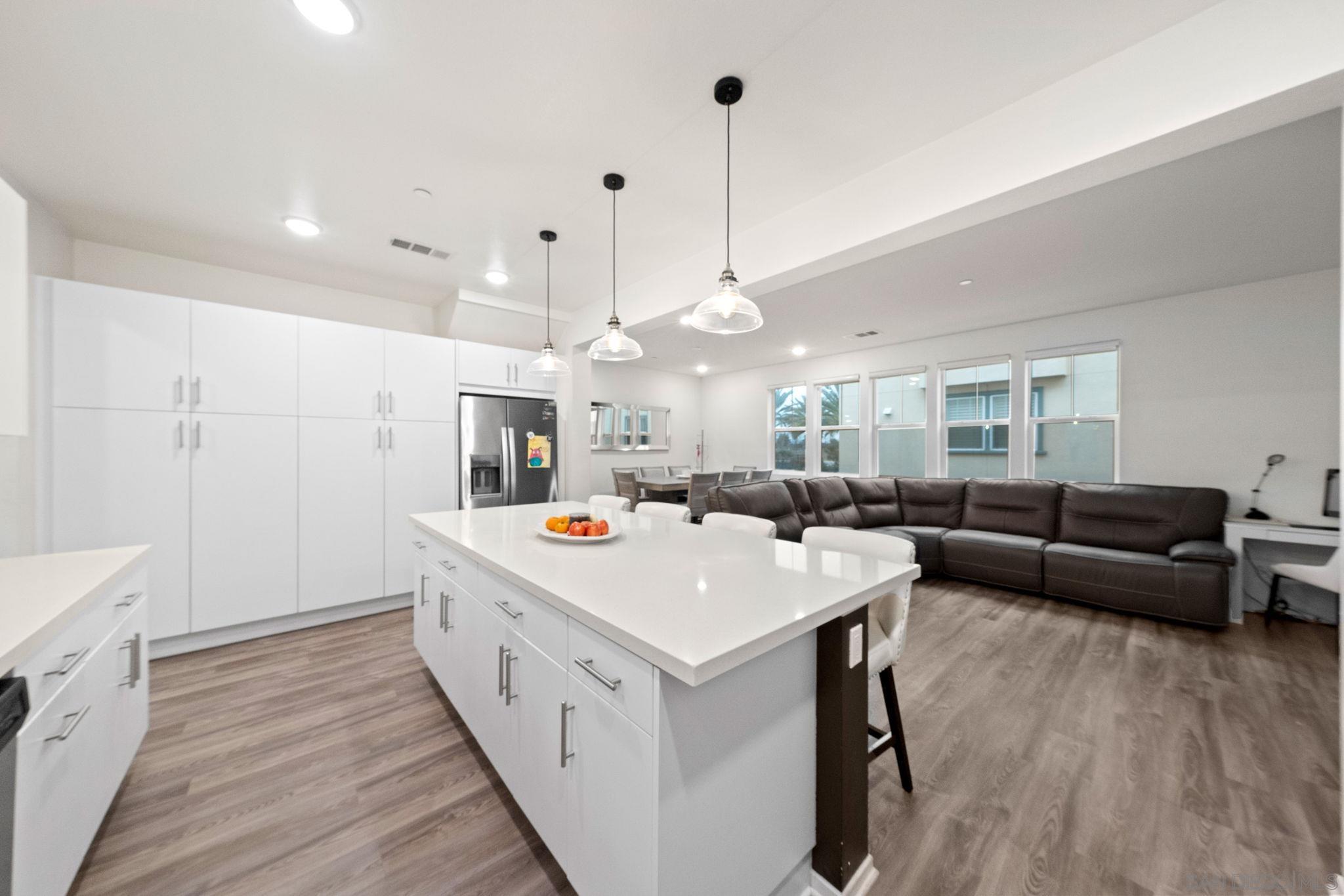 Detail Gallery Image 5 of 44 For 5360  Calle Rockfish  #32,  San Diego,  CA 92154 - 3 Beds | 2/1 Baths