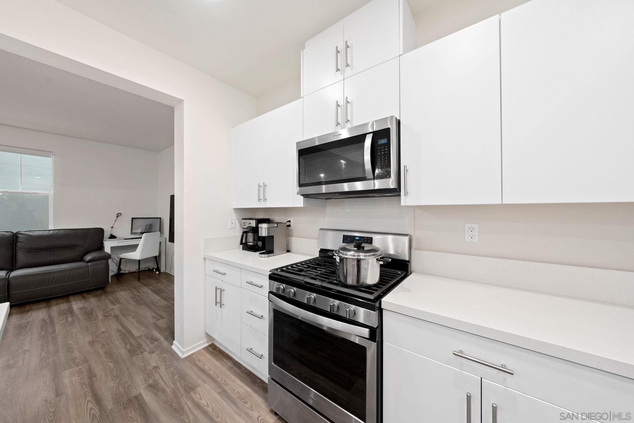 Detail Gallery Image 6 of 44 For 5360  Calle Rockfish  #32,  San Diego,  CA 92154 - 3 Beds | 2/1 Baths