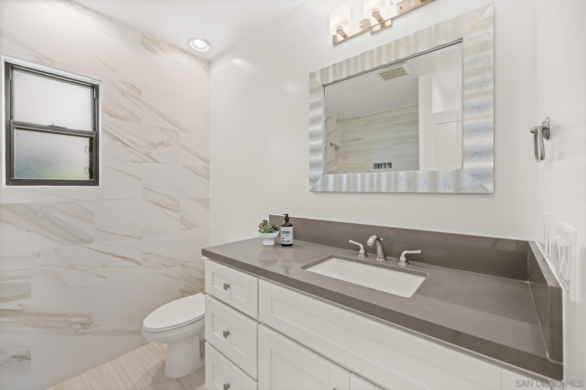 Detail Gallery Image 15 of 37 For 1712  Beryl St, San Diego,  CA 92109 - 4 Beds | 3 Baths