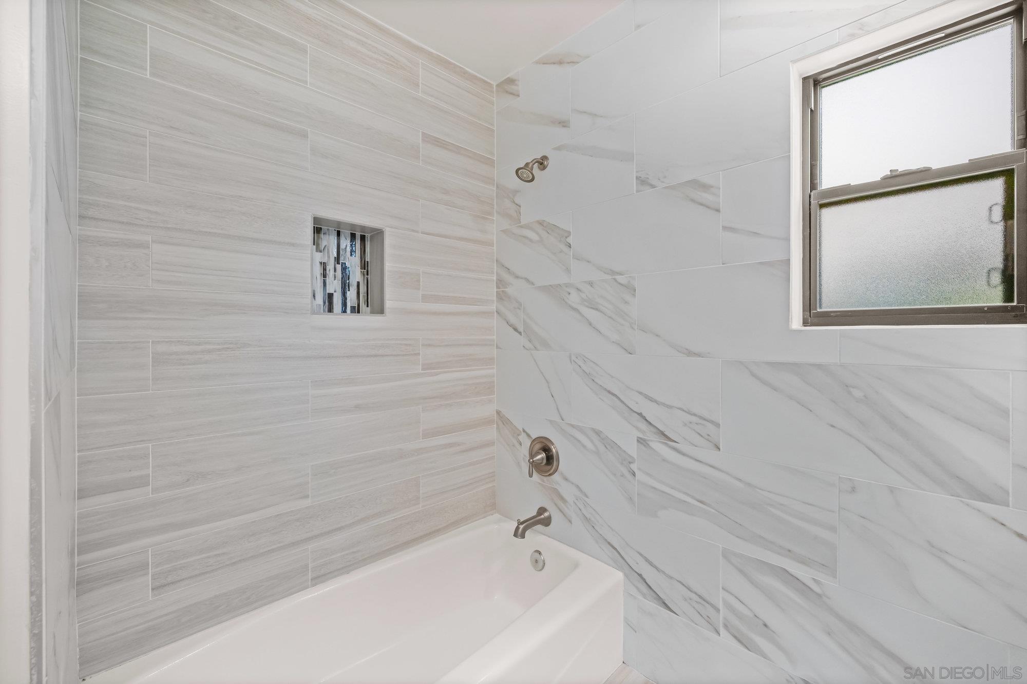 Detail Gallery Image 16 of 37 For 1712  Beryl St, San Diego,  CA 92109 - 4 Beds | 3 Baths