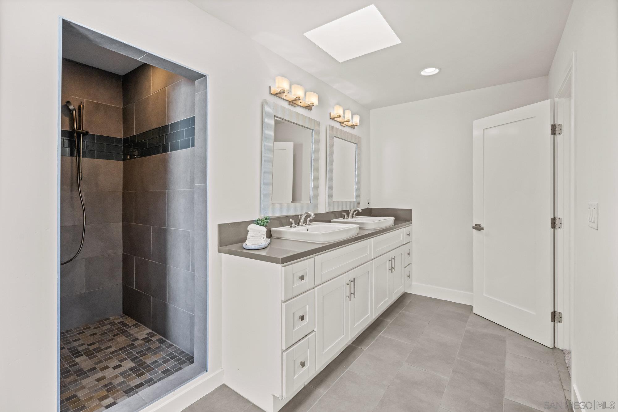 Detail Gallery Image 22 of 37 For 1712  Beryl St, San Diego,  CA 92109 - 4 Beds | 3 Baths