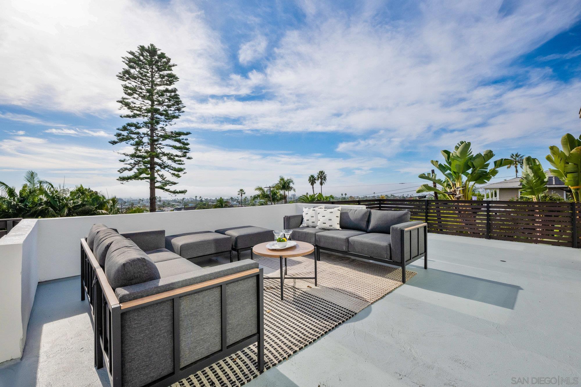 Detail Gallery Image 24 of 37 For 1712  Beryl St, San Diego,  CA 92109 - 4 Beds | 3 Baths