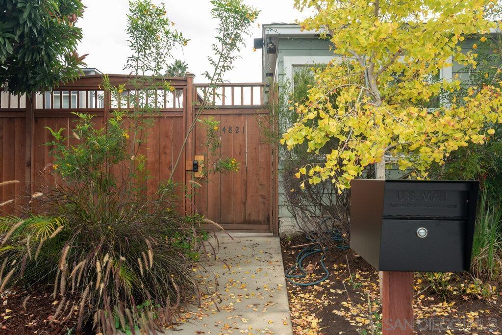 Detail Gallery Image 3 of 22 For 4821  Monroe Ave, San Diego,  CA 92115 - 1 Beds | 1 Baths