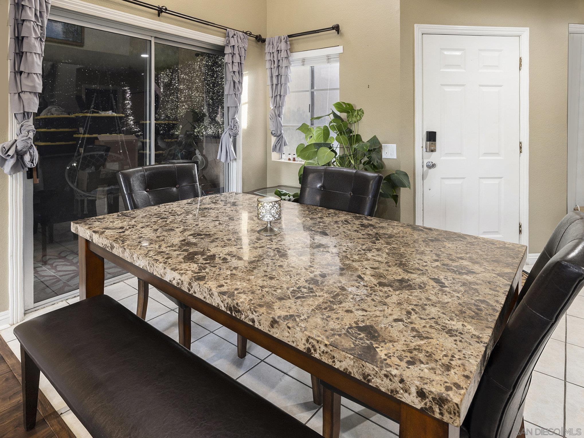 Detail Gallery Image 7 of 32 For 757  Granite Hills Cir, El Cajon,  CA 92019 - 3 Beds | 2/1 Baths