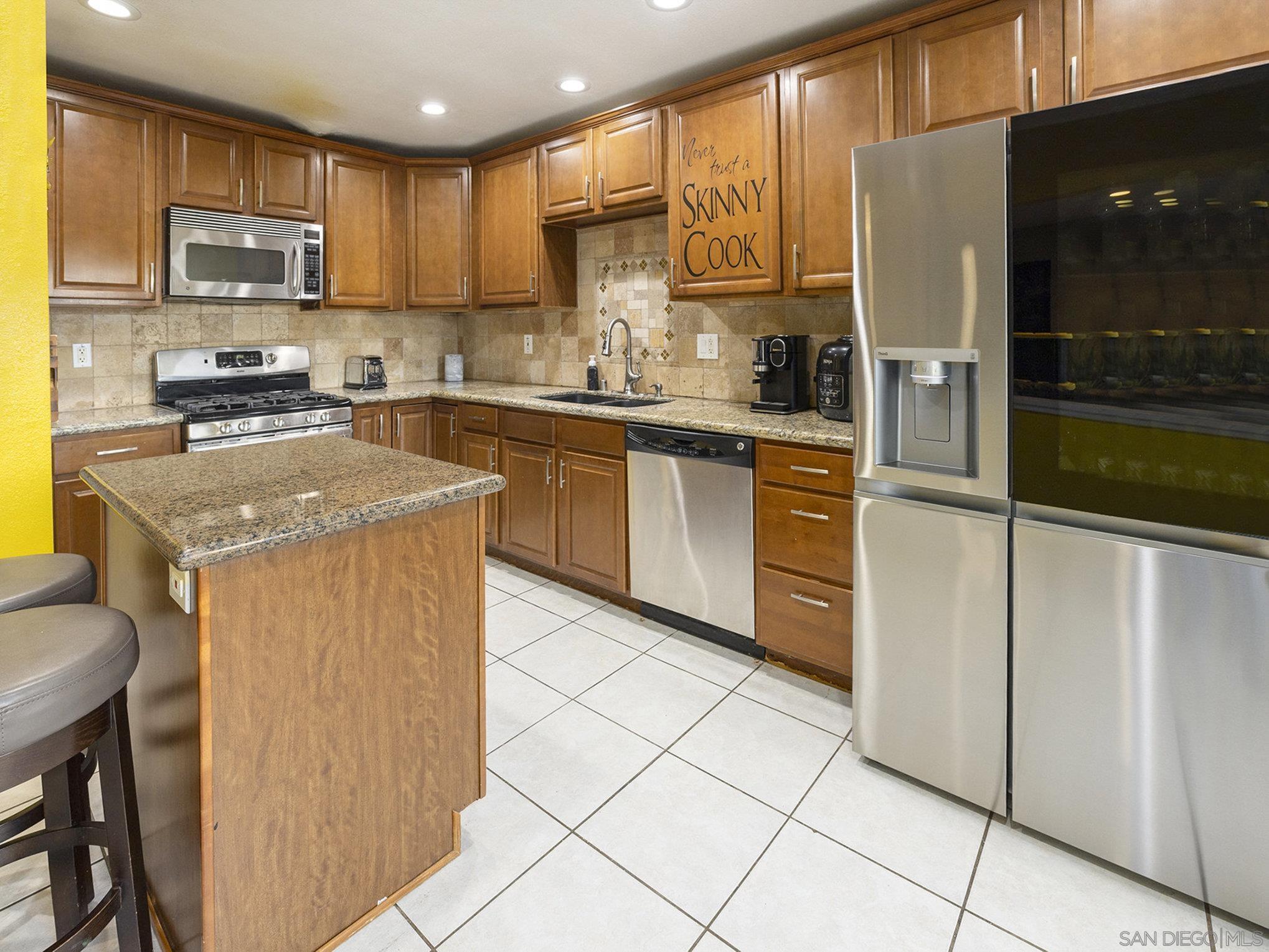 Detail Gallery Image 8 of 32 For 757  Granite Hills Cir, El Cajon,  CA 92019 - 3 Beds | 2/1 Baths