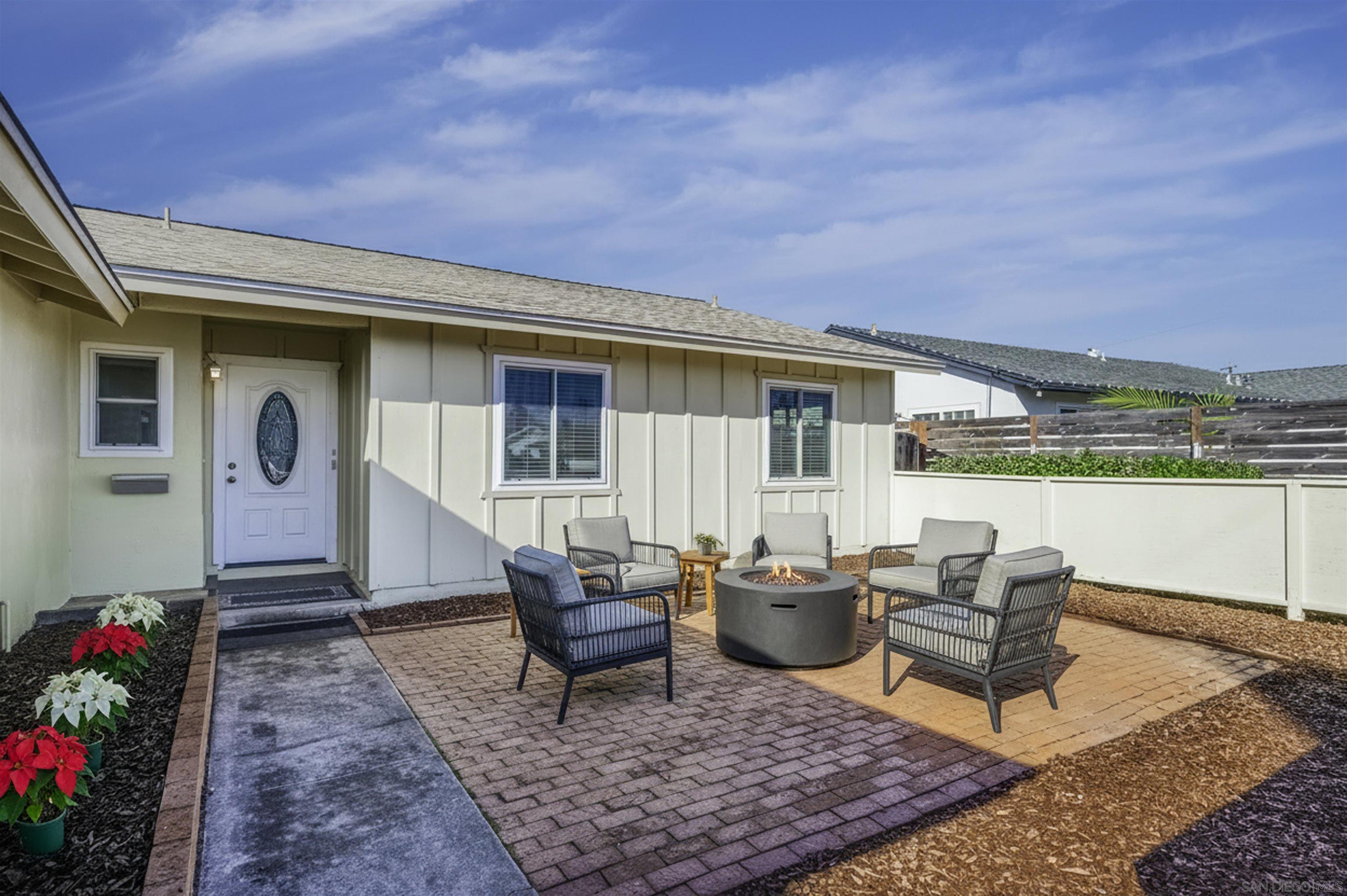 Detail Gallery Image 3 of 33 For 4374  Mount Hukee Ave, San Diego,  CA 92117 - 4 Beds | 2 Baths