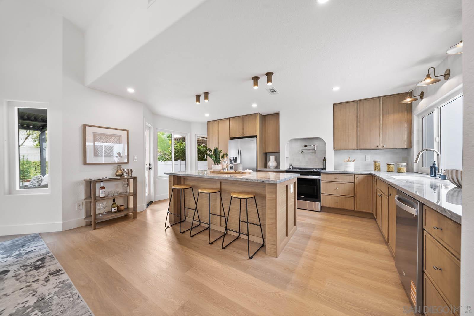 Detail Gallery Image 2 of 30 For 4737  Galicia Way, Oceanside,  CA 92056 - 2 Beds | 2 Baths