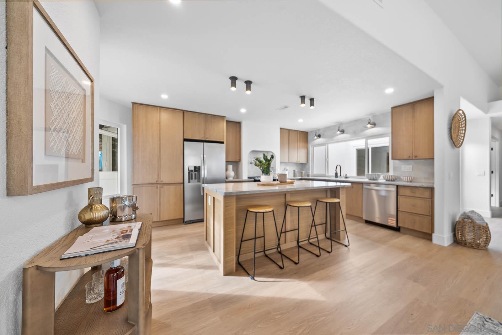 Detail Gallery Image 3 of 30 For 4737  Galicia Way, Oceanside,  CA 92056 - 2 Beds | 2 Baths