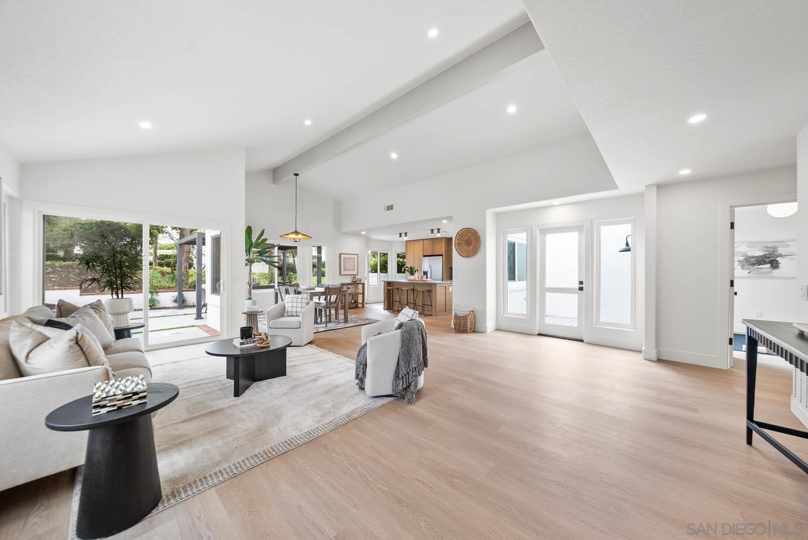 Detail Gallery Image 8 of 30 For 4737  Galicia Way, Oceanside,  CA 92056 - 2 Beds | 2 Baths