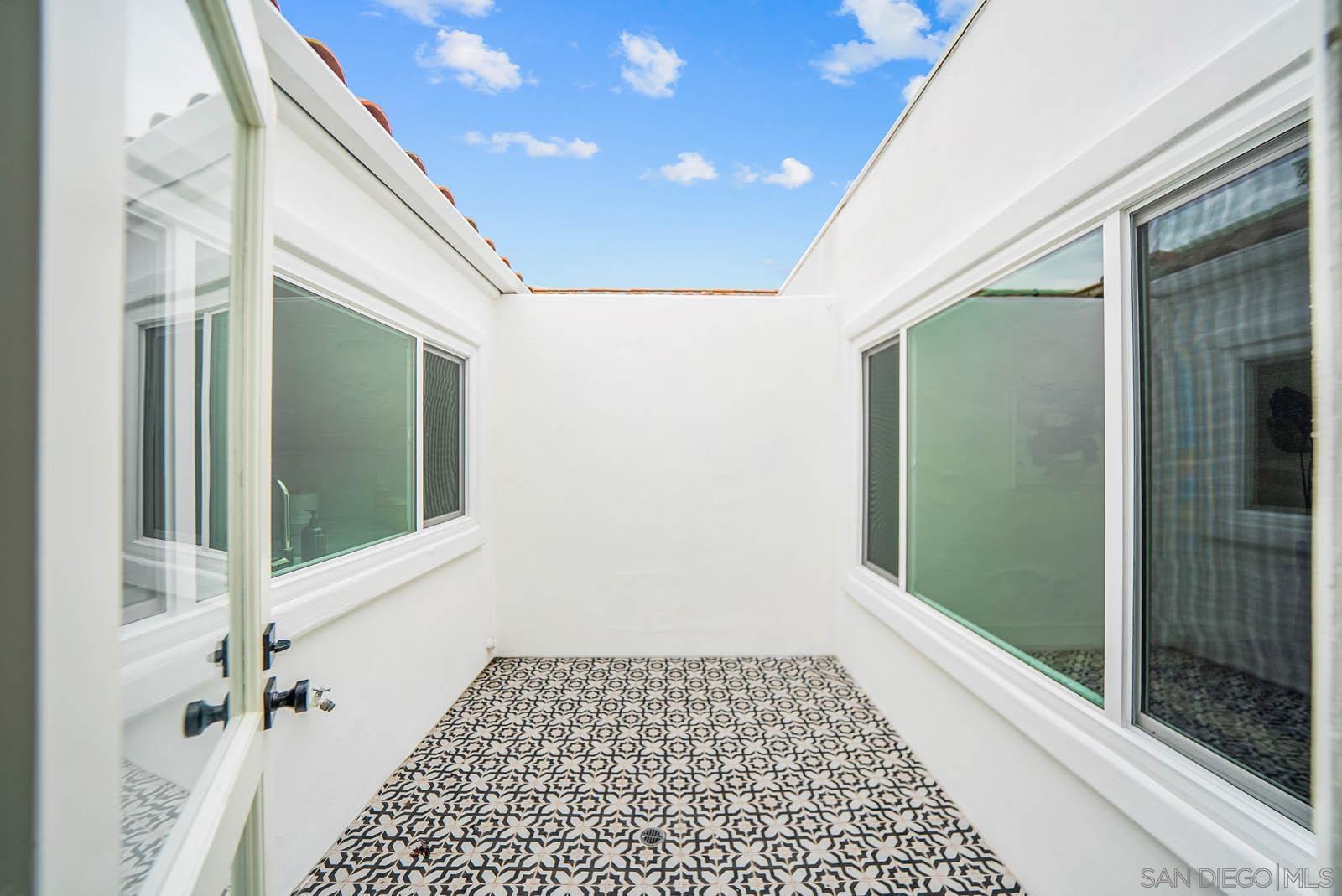 Detail Gallery Image 10 of 30 For 4737  Galicia Way, Oceanside,  CA 92056 - 2 Beds | 2 Baths