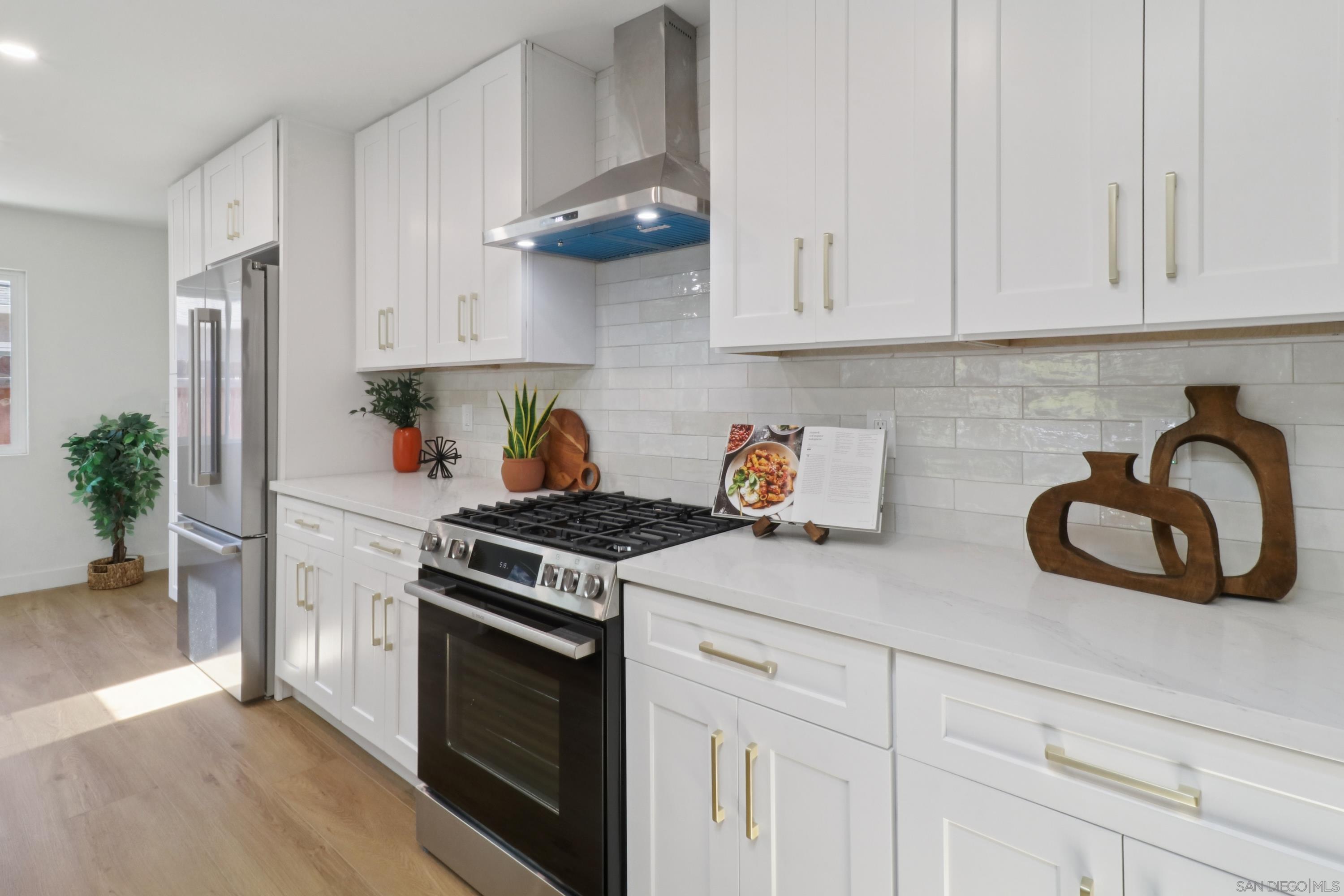 Detail Gallery Image 12 of 37 For 5011  Gardena Ave, San Diego,  CA 92110 - 4 Beds | 2/1 Baths