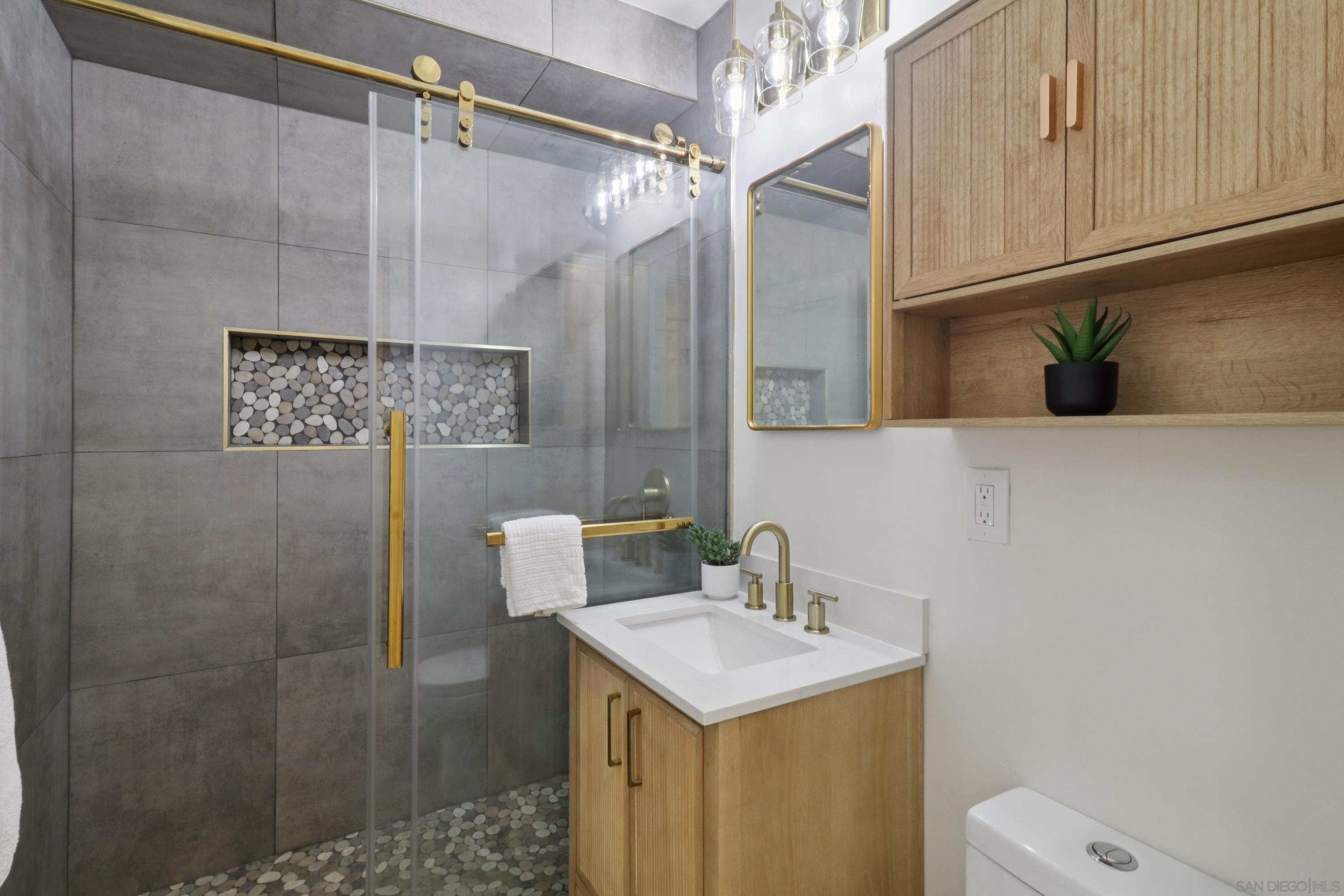 Detail Gallery Image 25 of 37 For 5011  Gardena Ave, San Diego,  CA 92110 - 4 Beds | 2/1 Baths