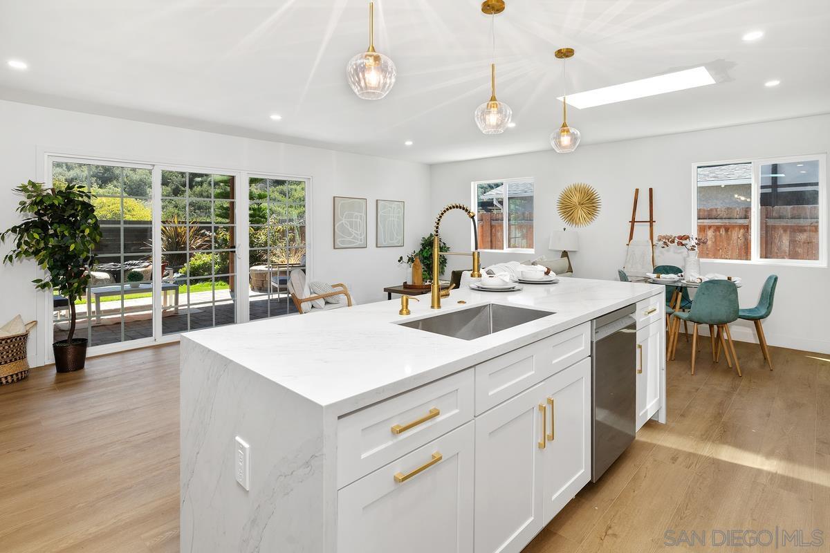 Detail Gallery Image 5 of 37 For 5011  Gardena Ave, San Diego,  CA 92110 - 4 Beds | 2/1 Baths