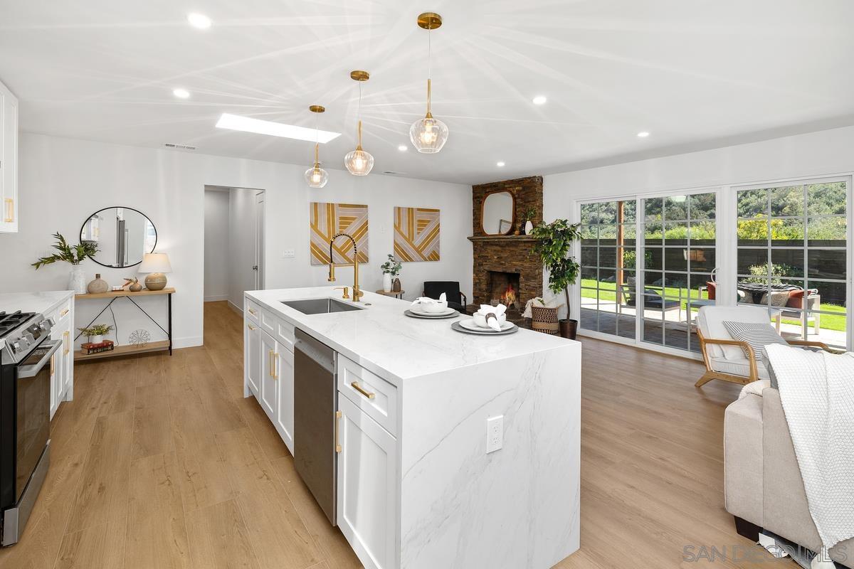 Detail Gallery Image 6 of 37 For 5011  Gardena Ave, San Diego,  CA 92110 - 4 Beds | 2/1 Baths