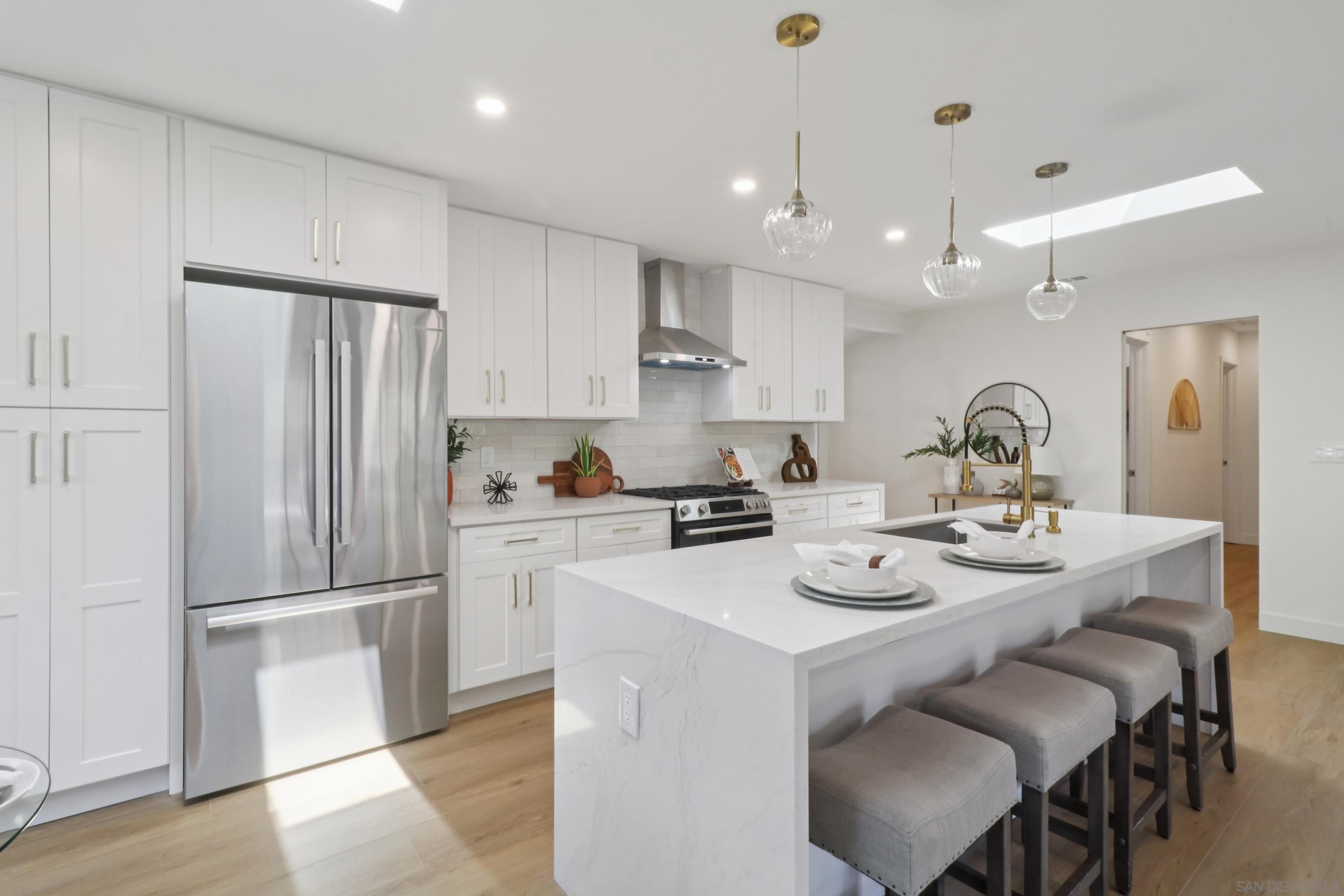 Detail Gallery Image 10 of 37 For 5011  Gardena Ave, San Diego,  CA 92110 - 4 Beds | 2/1 Baths