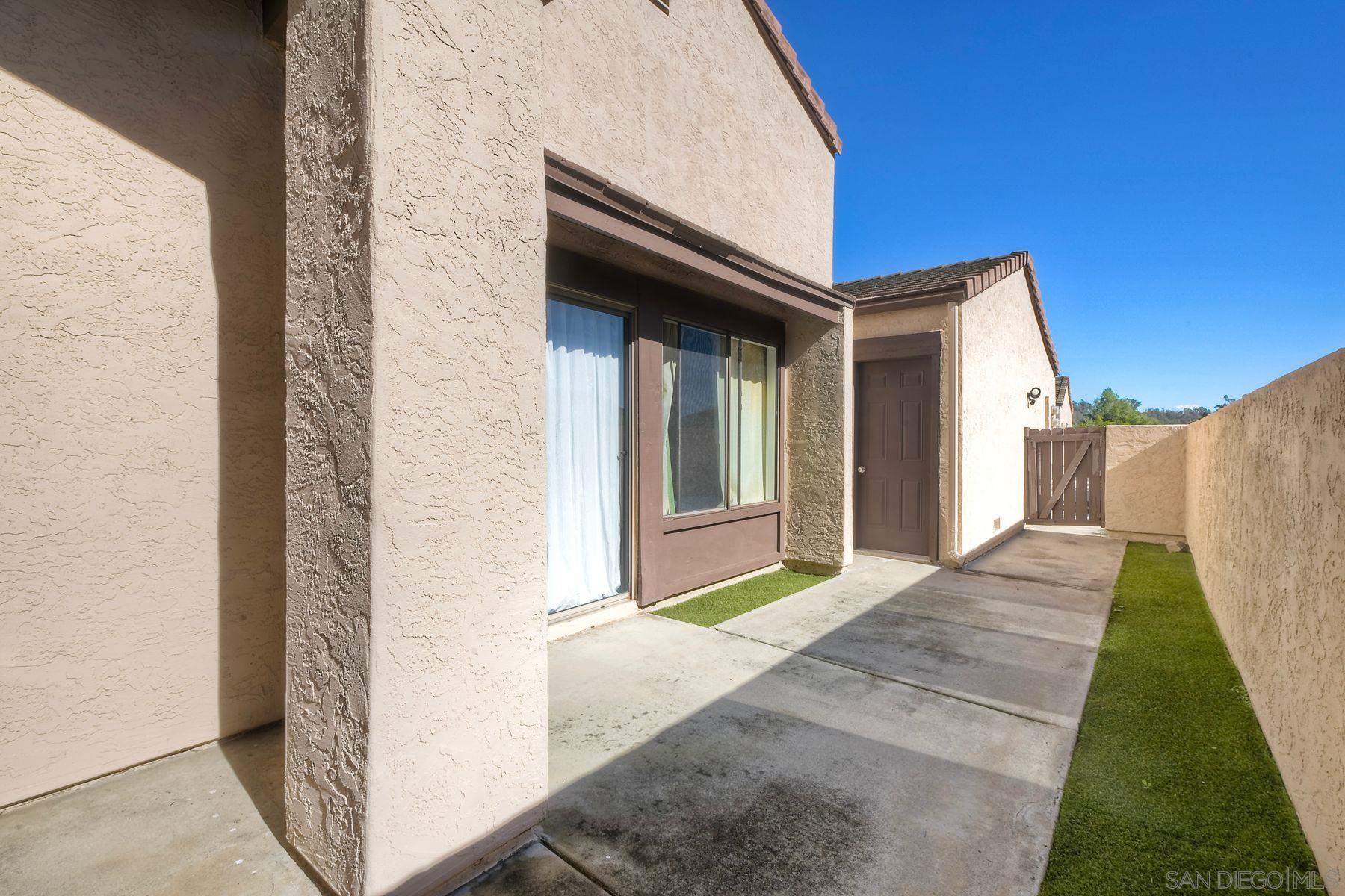 Detail Gallery Image 2 of 18 For 2049  Golden Circle Dr, Escondido,  CA 92026 - 3 Beds | 2 Baths