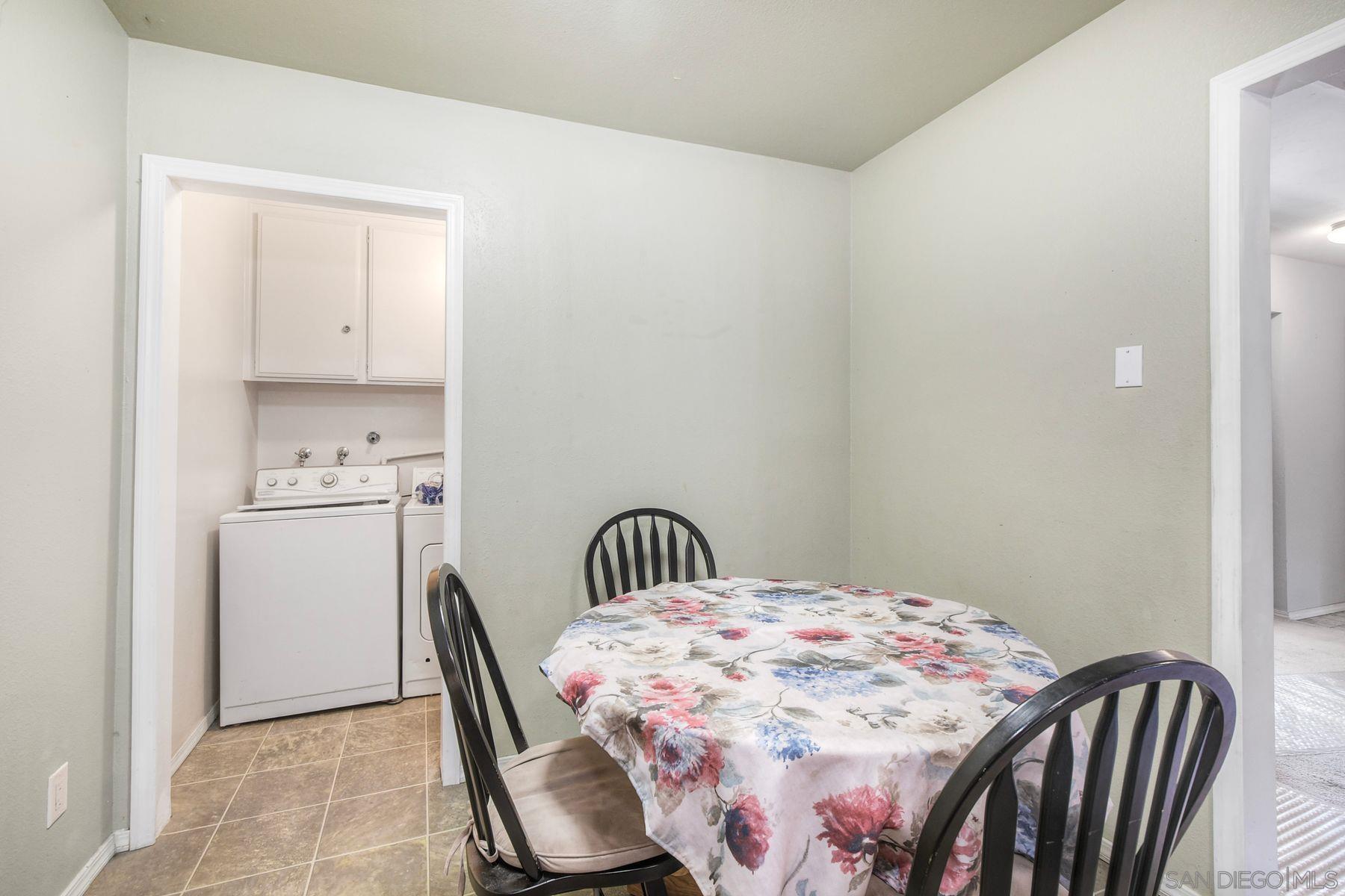 Detail Gallery Image 11 of 18 For 2049  Golden Circle Dr, Escondido,  CA 92026 - 3 Beds | 2 Baths